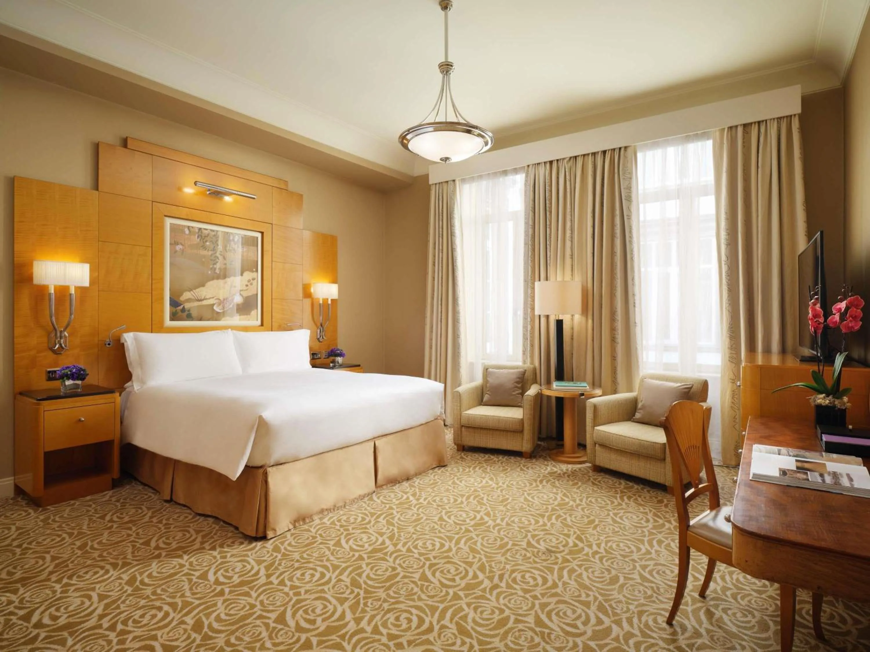 Bedroom, Bed in The Savoy