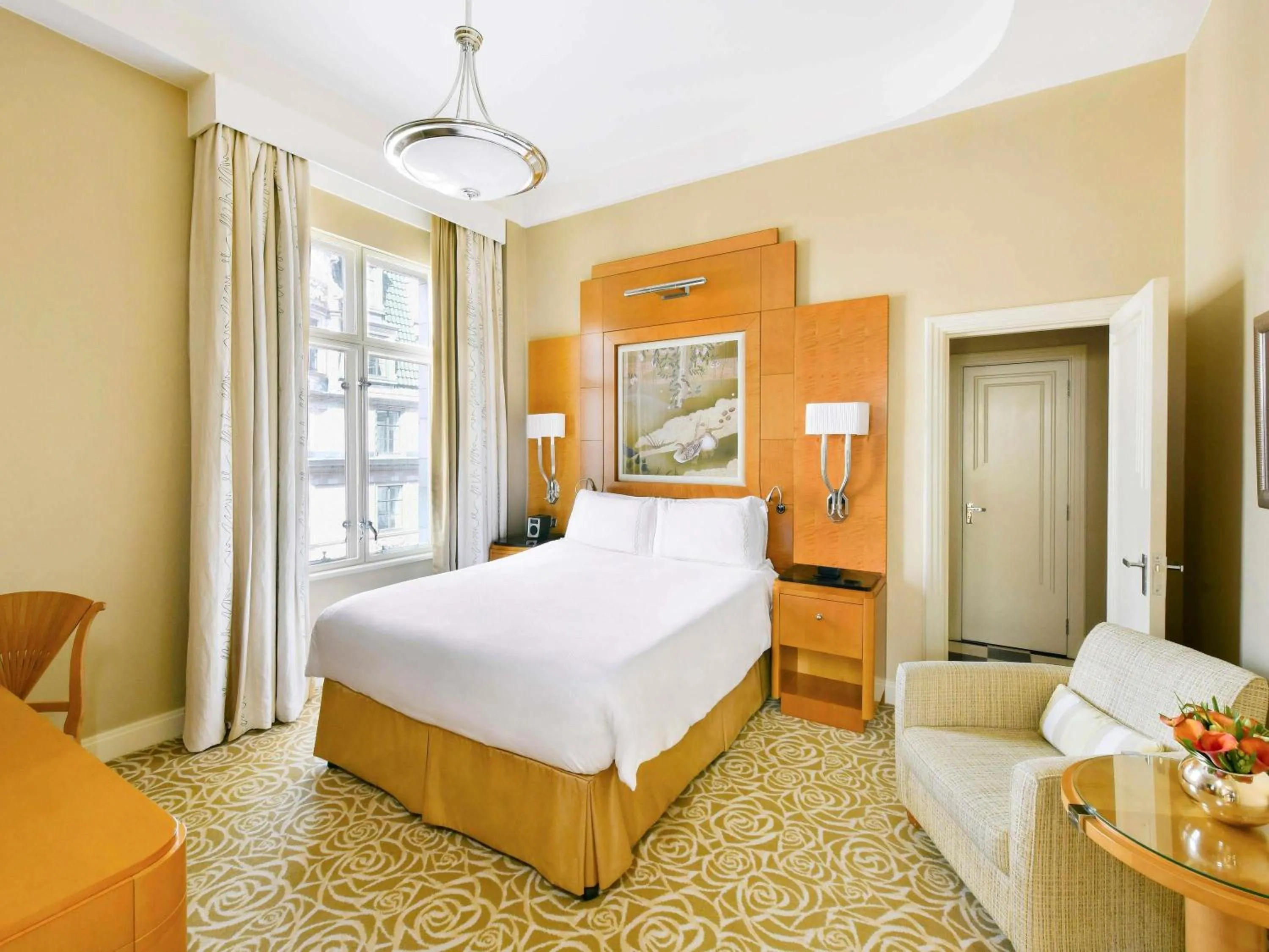 Bedroom, Bed in The Savoy