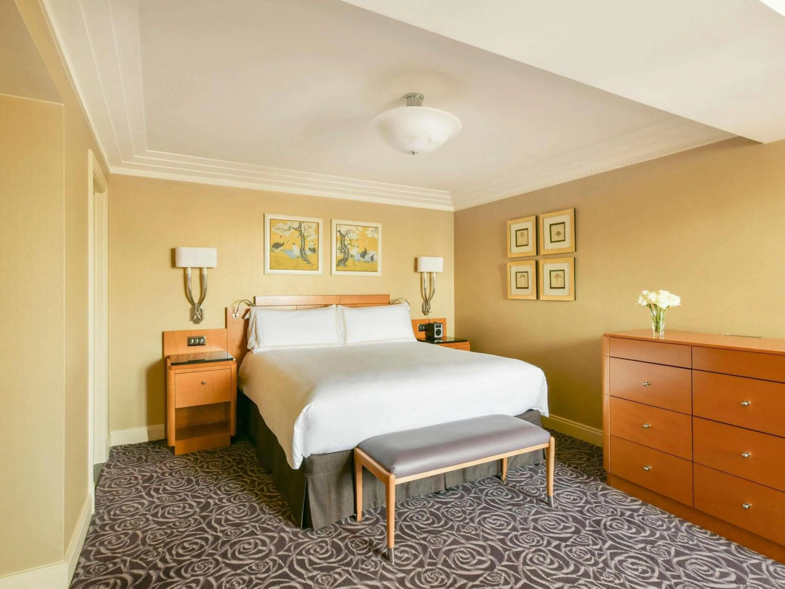 Bedroom, Bed in The Savoy