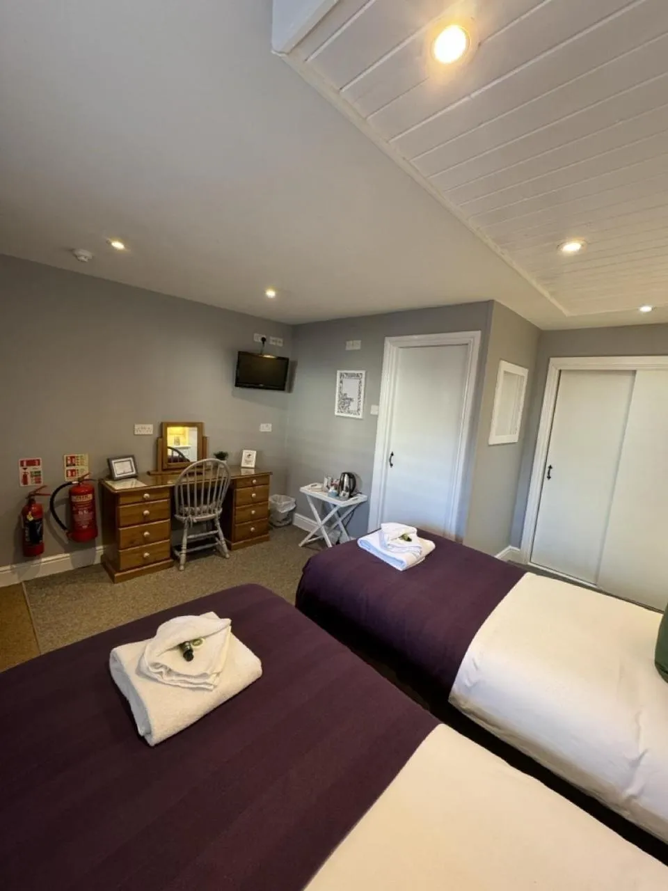 Bedroom, Bed in The Windsor Trooper Pub & Inn