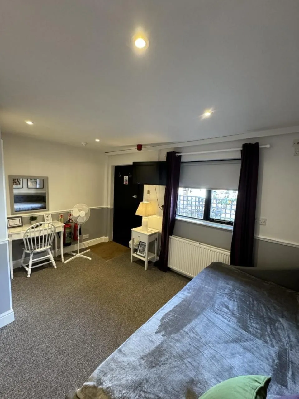 Bedroom, Bed in The Windsor Trooper Pub & Inn