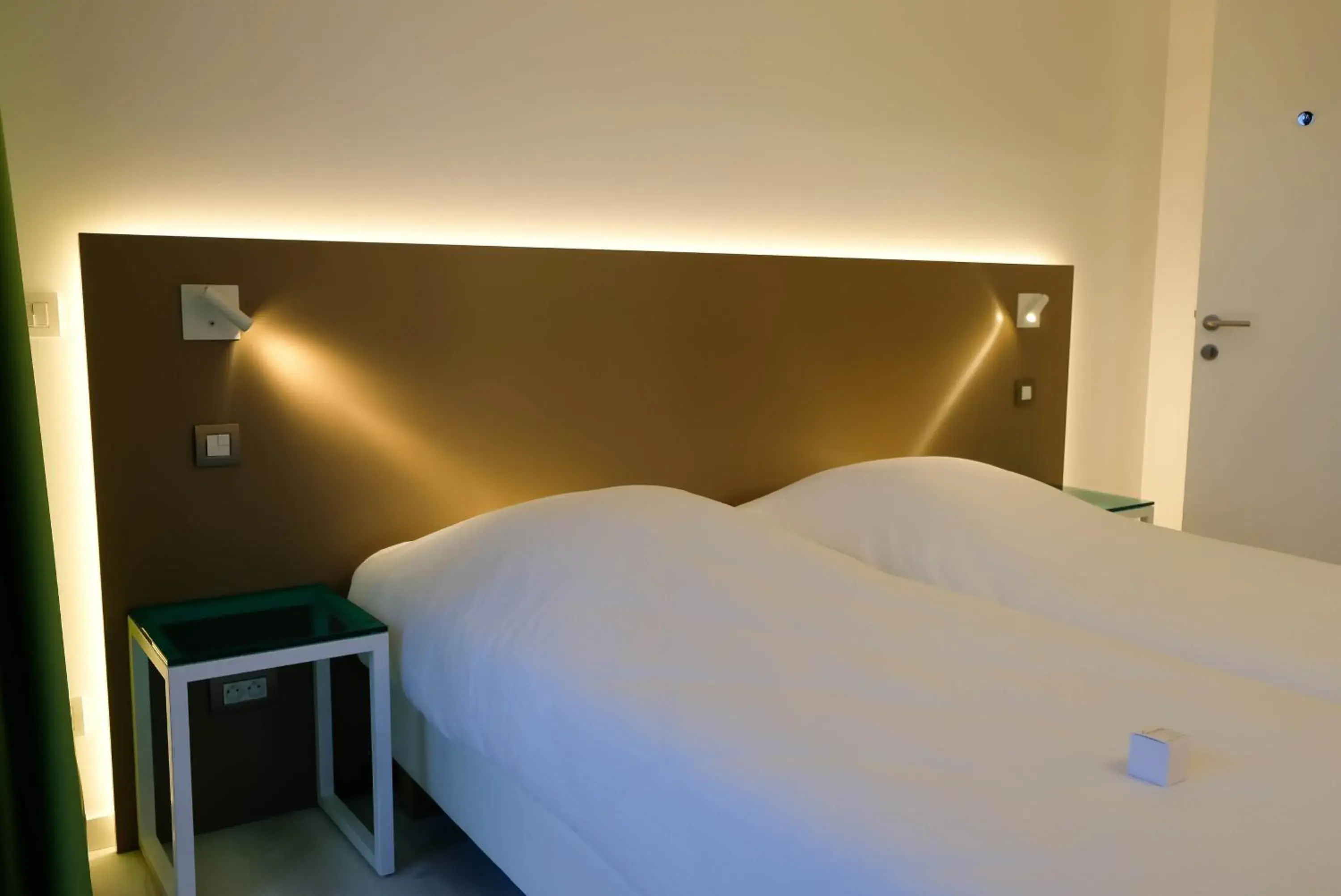 Standard Double or Twin Room - single occupancy in Corbie Lommel Ring Standard Double or Twin Room - single occupancy in Corbie Lommel Ring