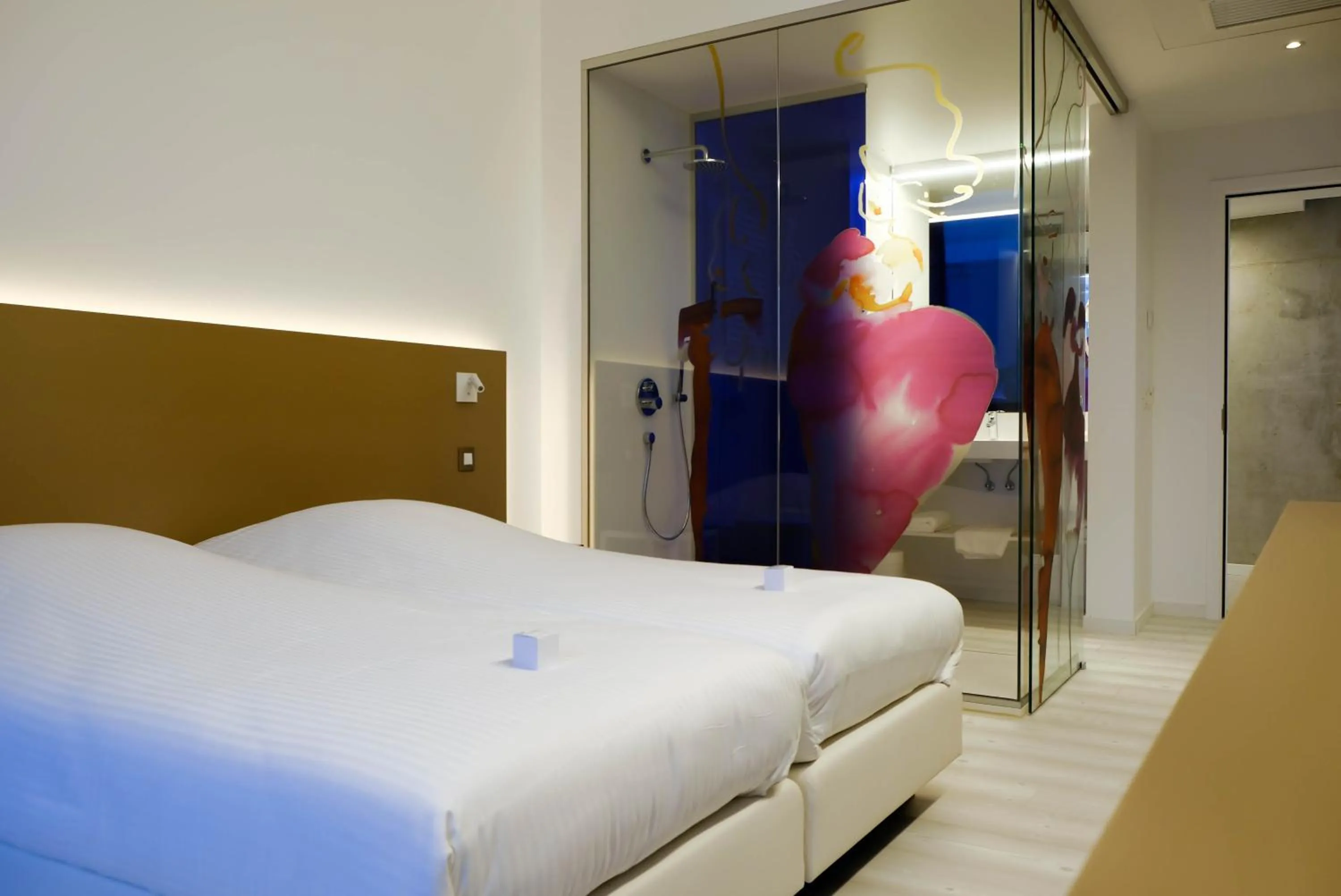 Bed in Corbie Lommel Ring