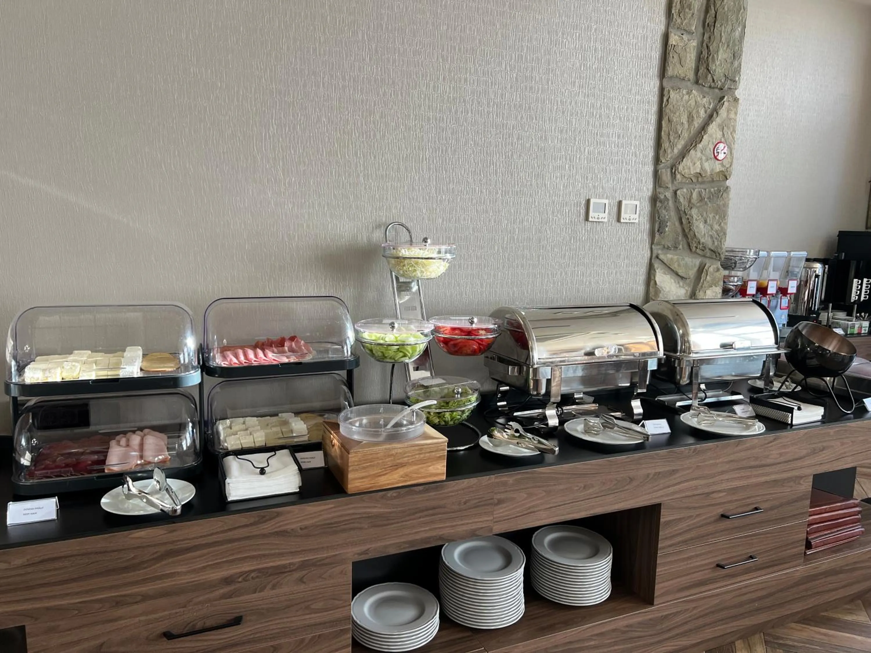 Restaurant/places to eat in Hotel Aria