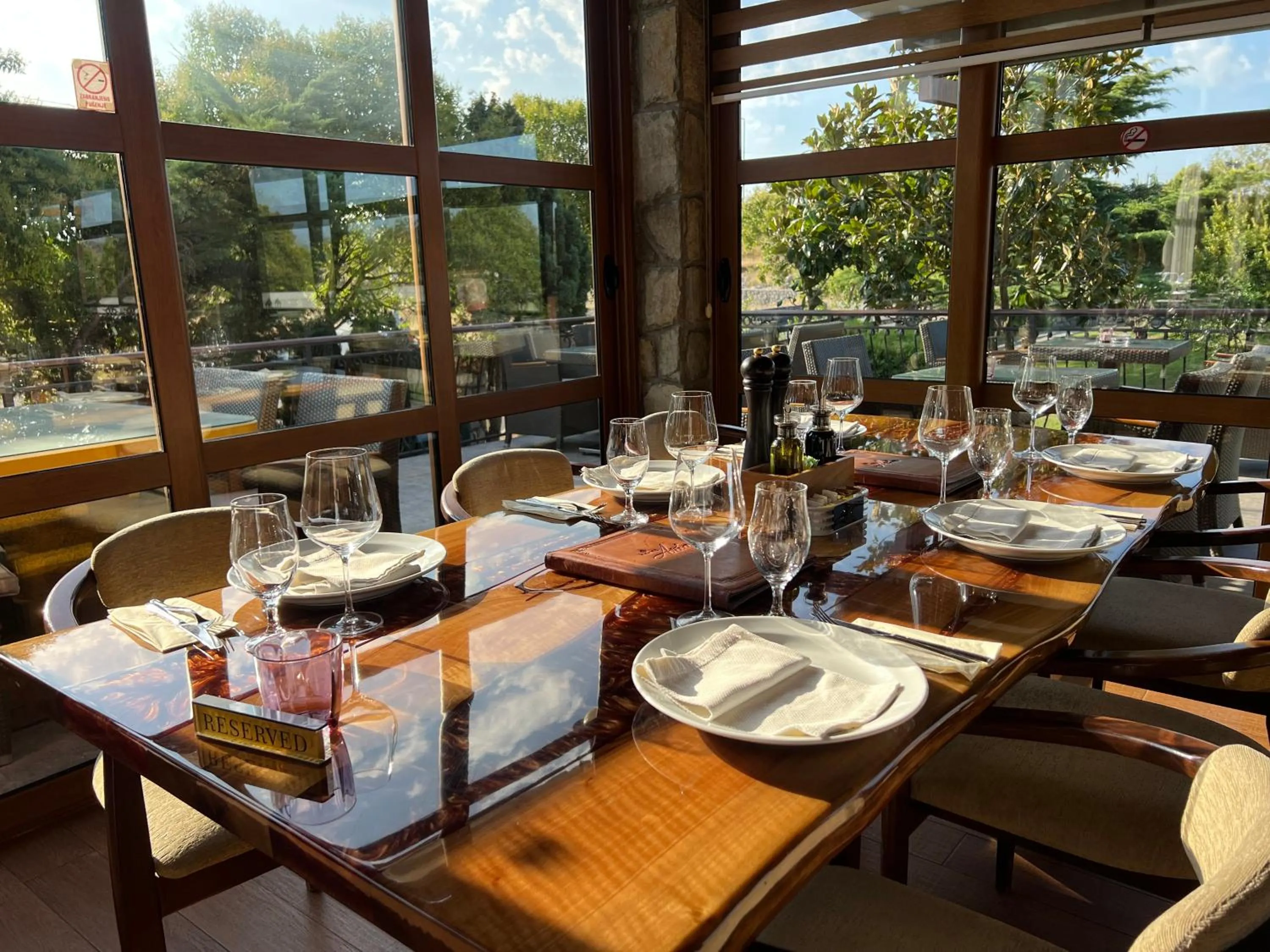 Restaurant/places to eat in Hotel Aria