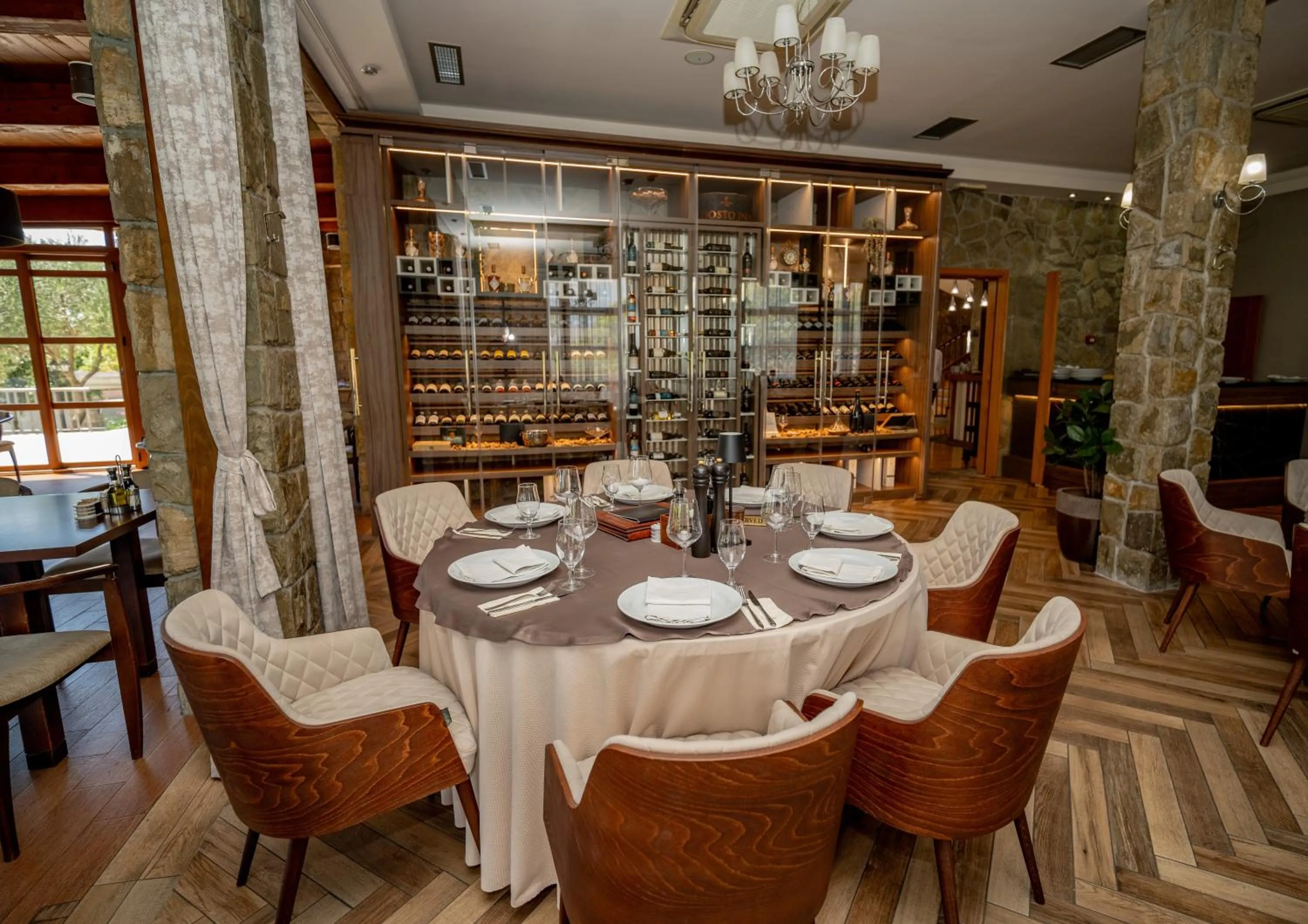 Restaurant/places to eat in Hotel Aria