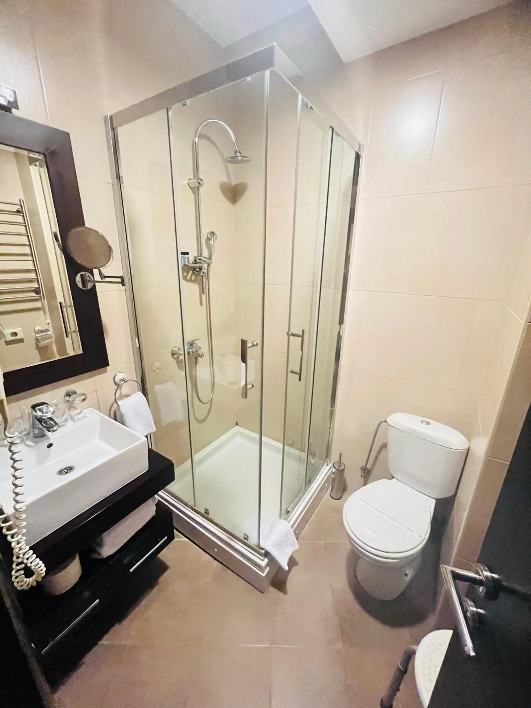 Shower in Hotel Aria