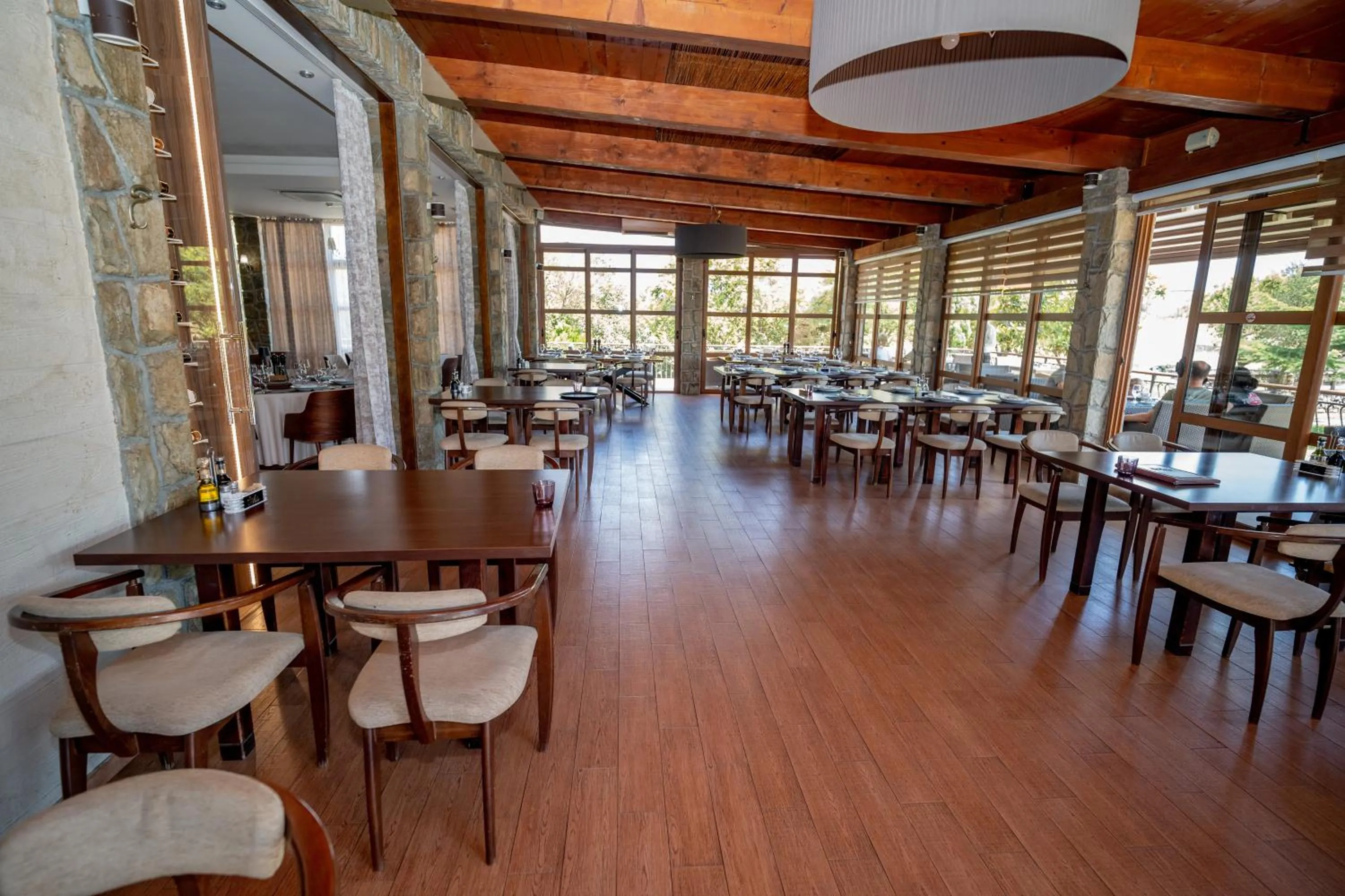 Restaurant/places to eat in Hotel Aria