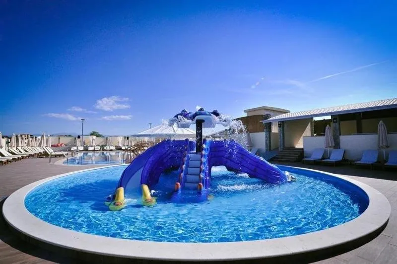 Swimming pool in Hotel Aria