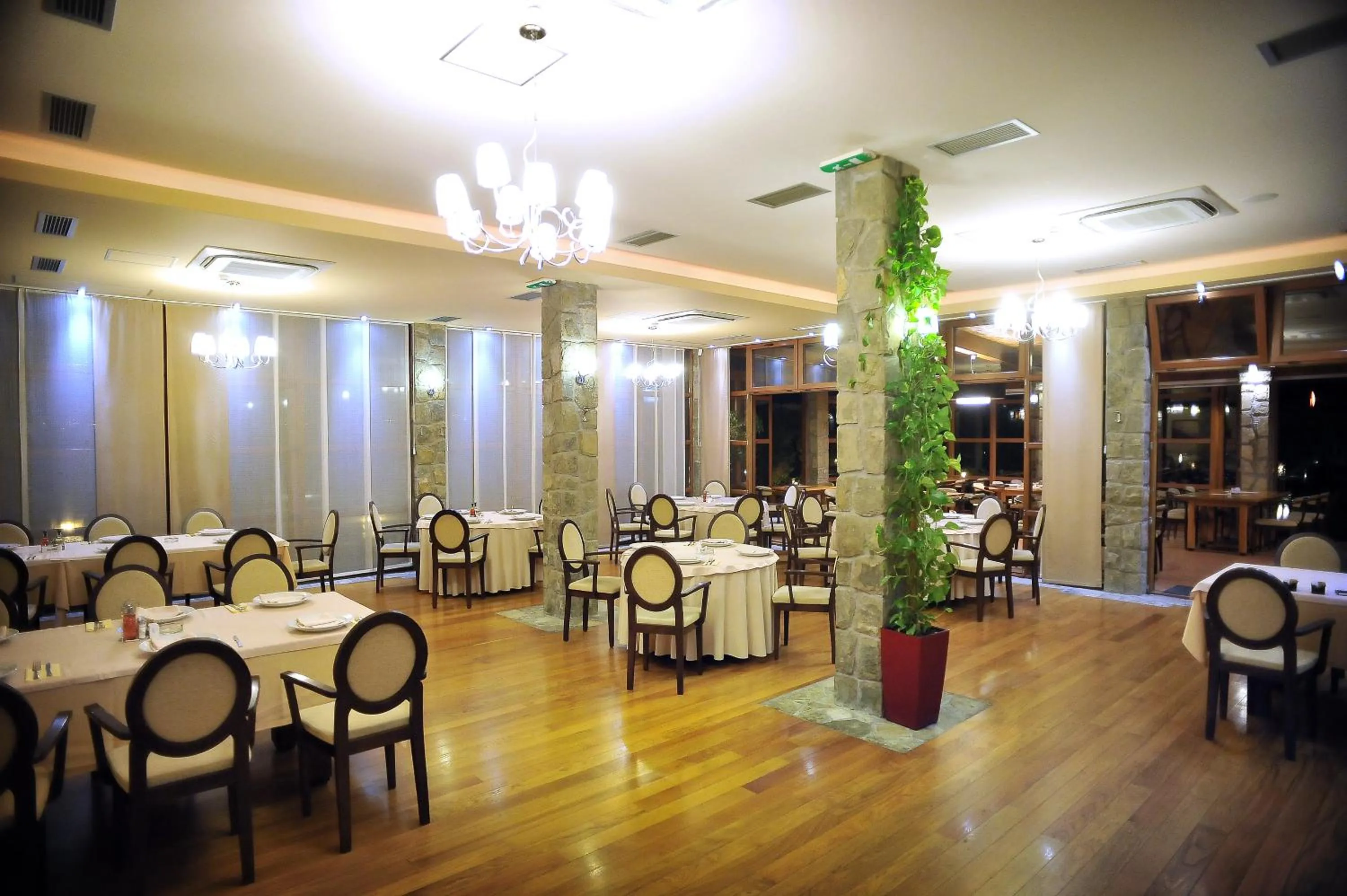 Restaurant/places to eat in Hotel Aria