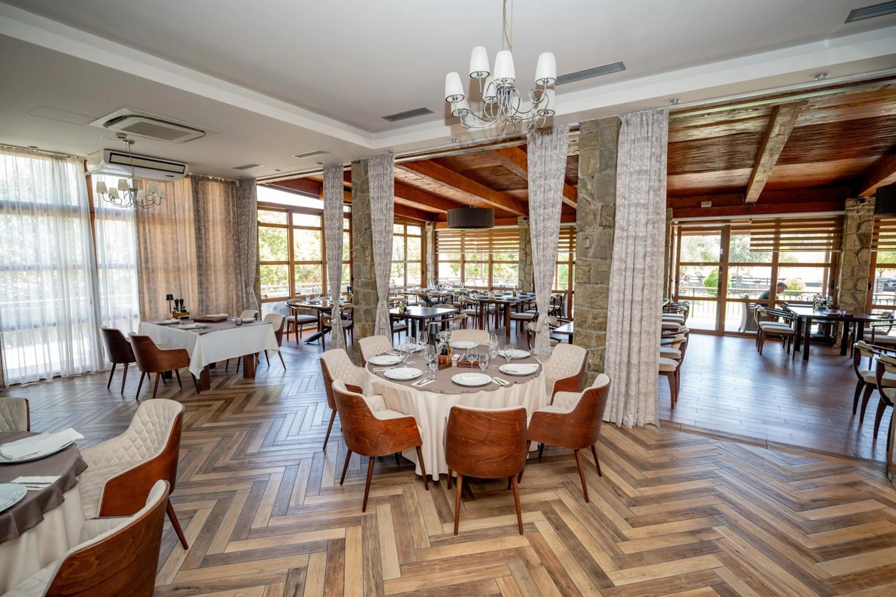 Restaurant/places to eat in Hotel Aria