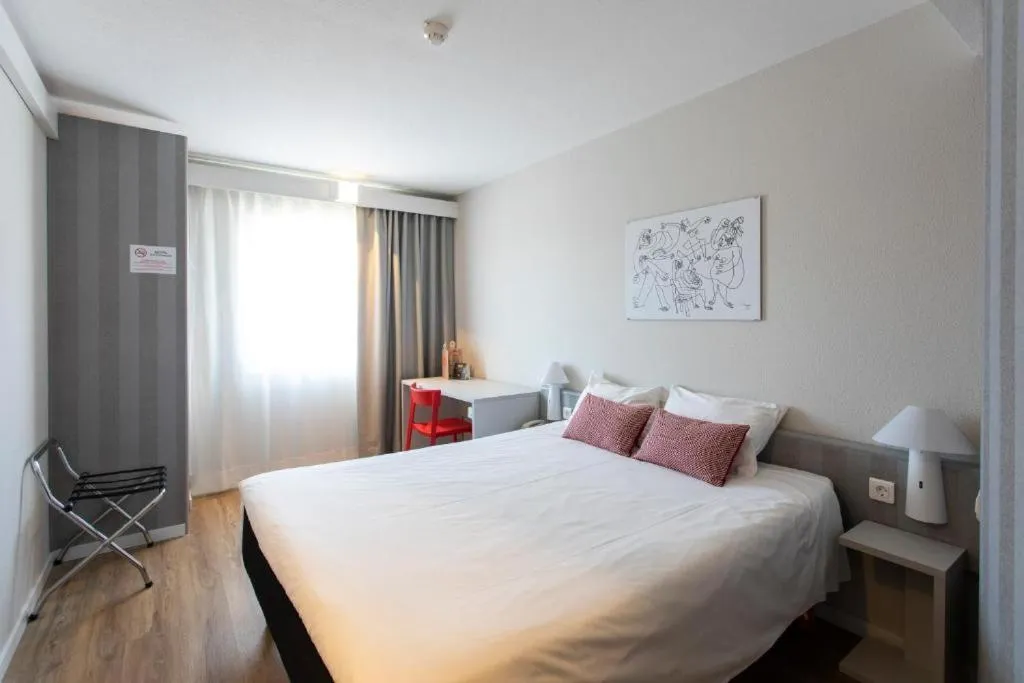 Bed in Ibis Valencia Alfafar