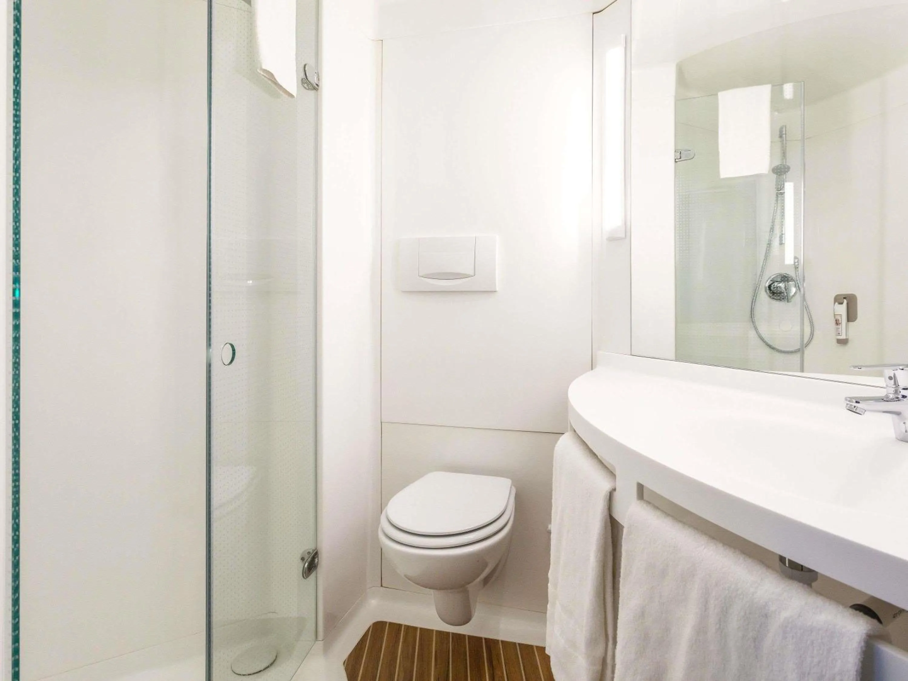 Bedroom in Ibis Valencia Alfafar