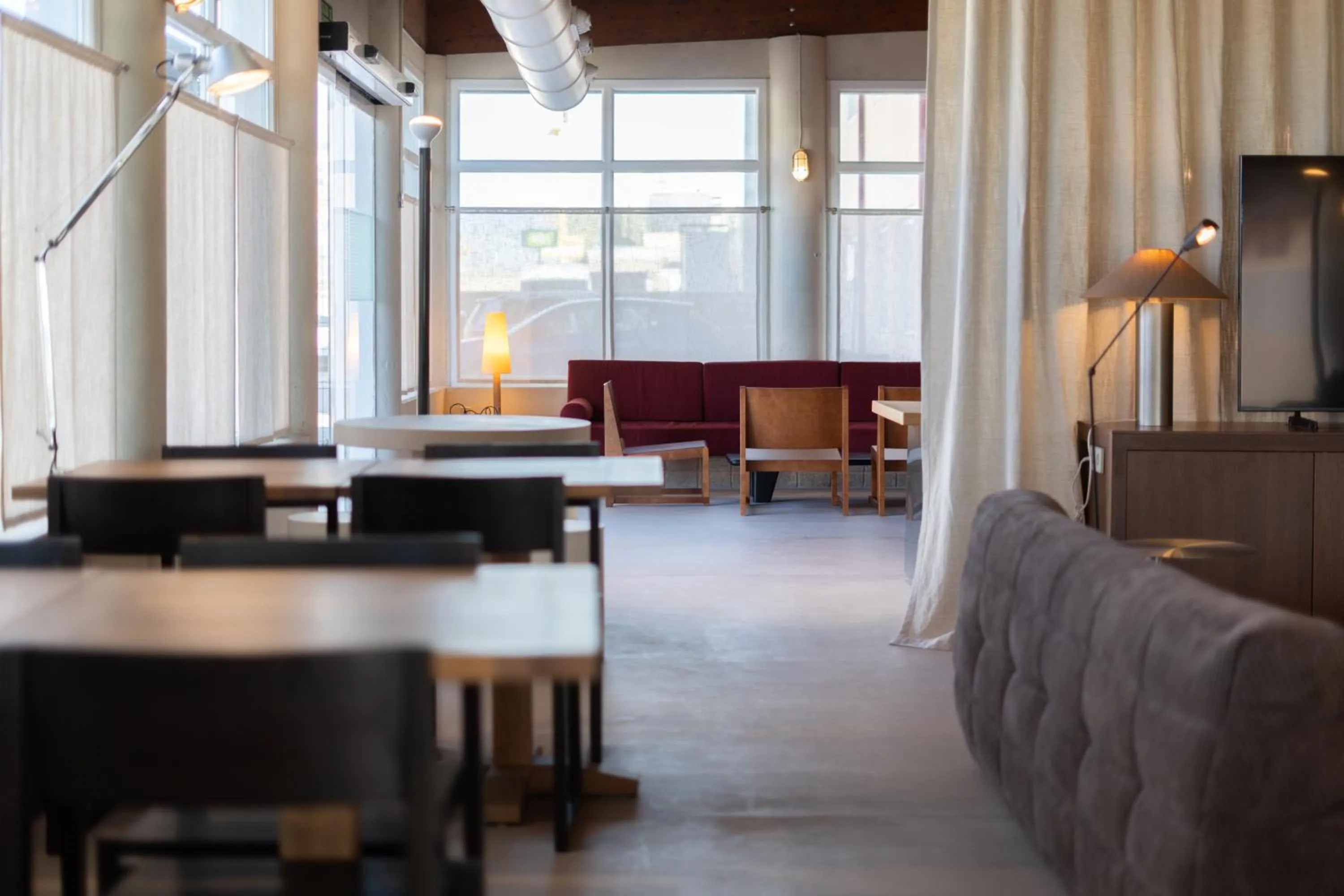 Communal lounge/ TV room in Ibis Valencia Alfafar