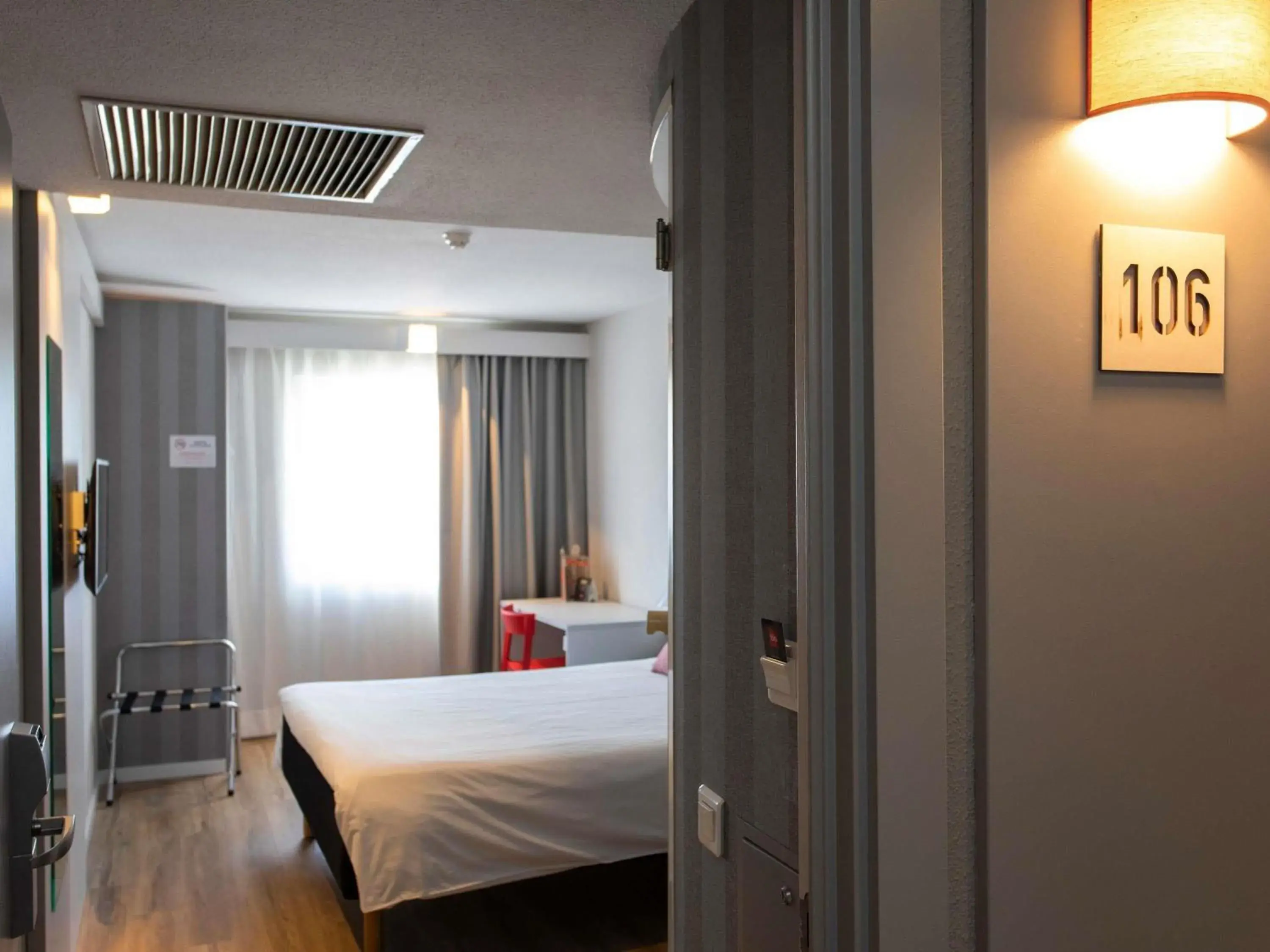 Bedroom, Bed in Ibis Valencia Alfafar Bedroom, Bed in Ibis Valencia Alfafar