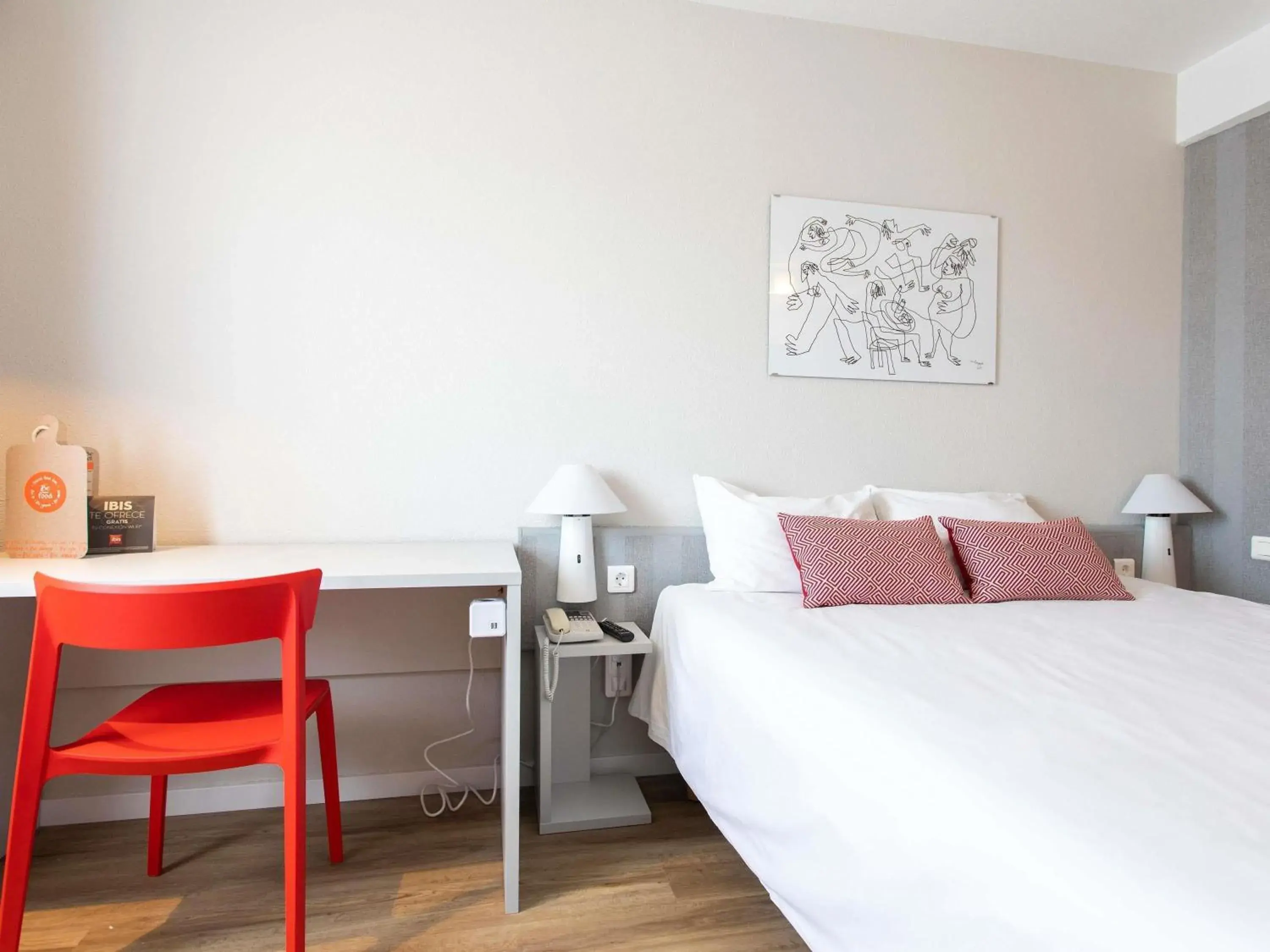 Bedroom, Bed in Ibis Valencia Alfafar Bedroom, Bed in Ibis Valencia Alfafar