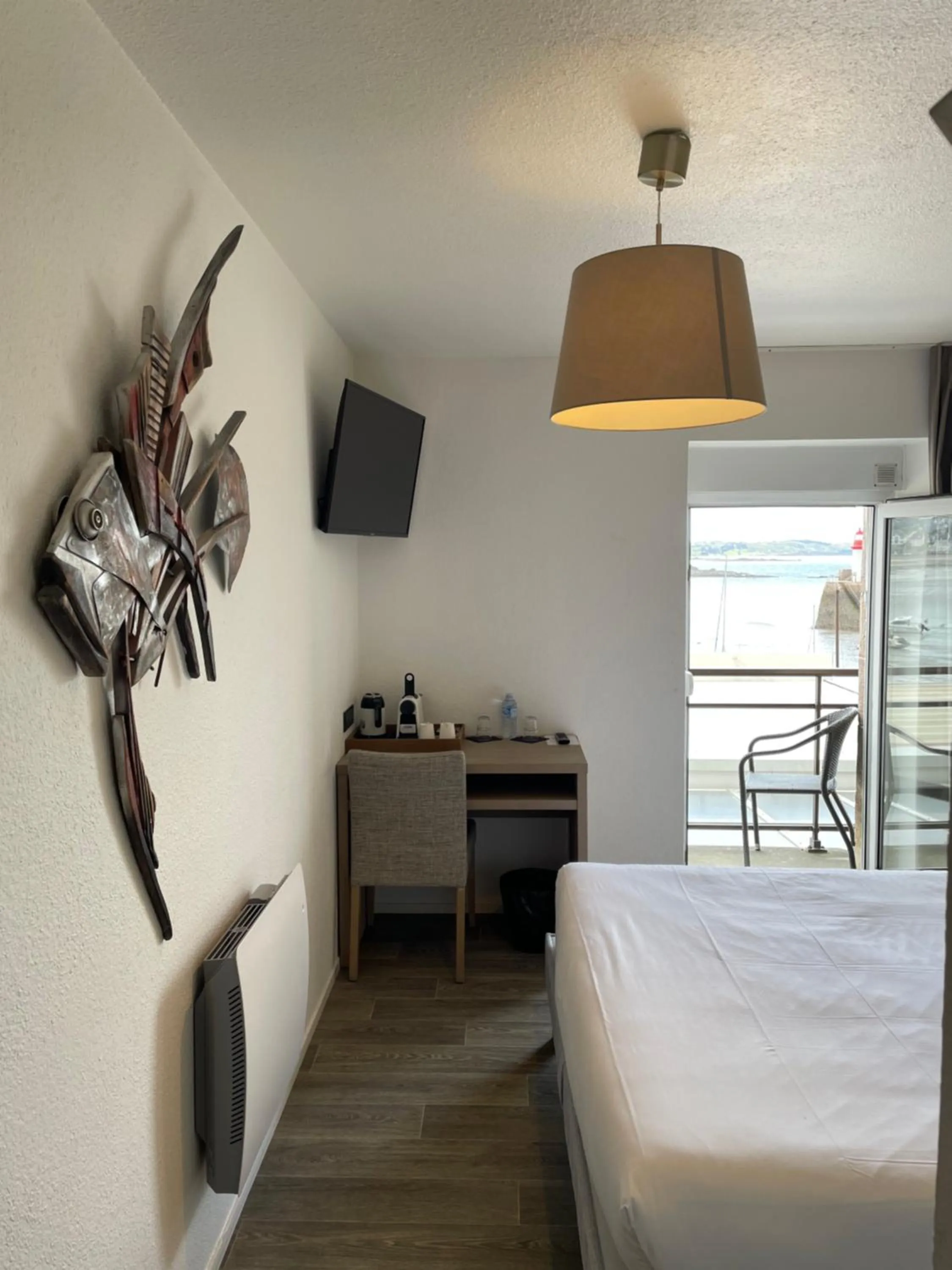 Bed in La Table De Jeanne - Hôtel & Restaurant