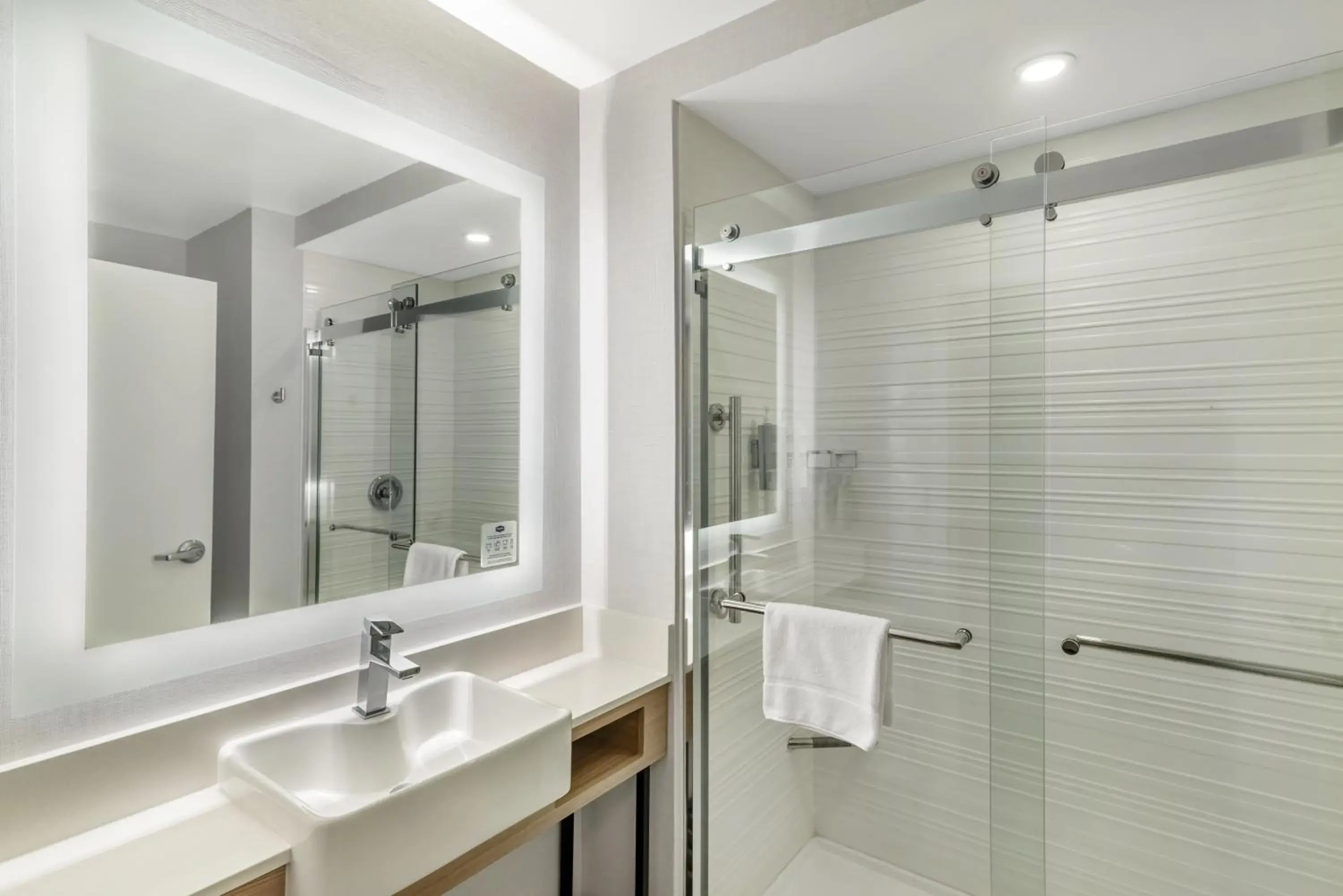 Shower in Hampton Inn Atlanta-Stockbridge Shower in Hampton Inn Atlanta-Stockbridge