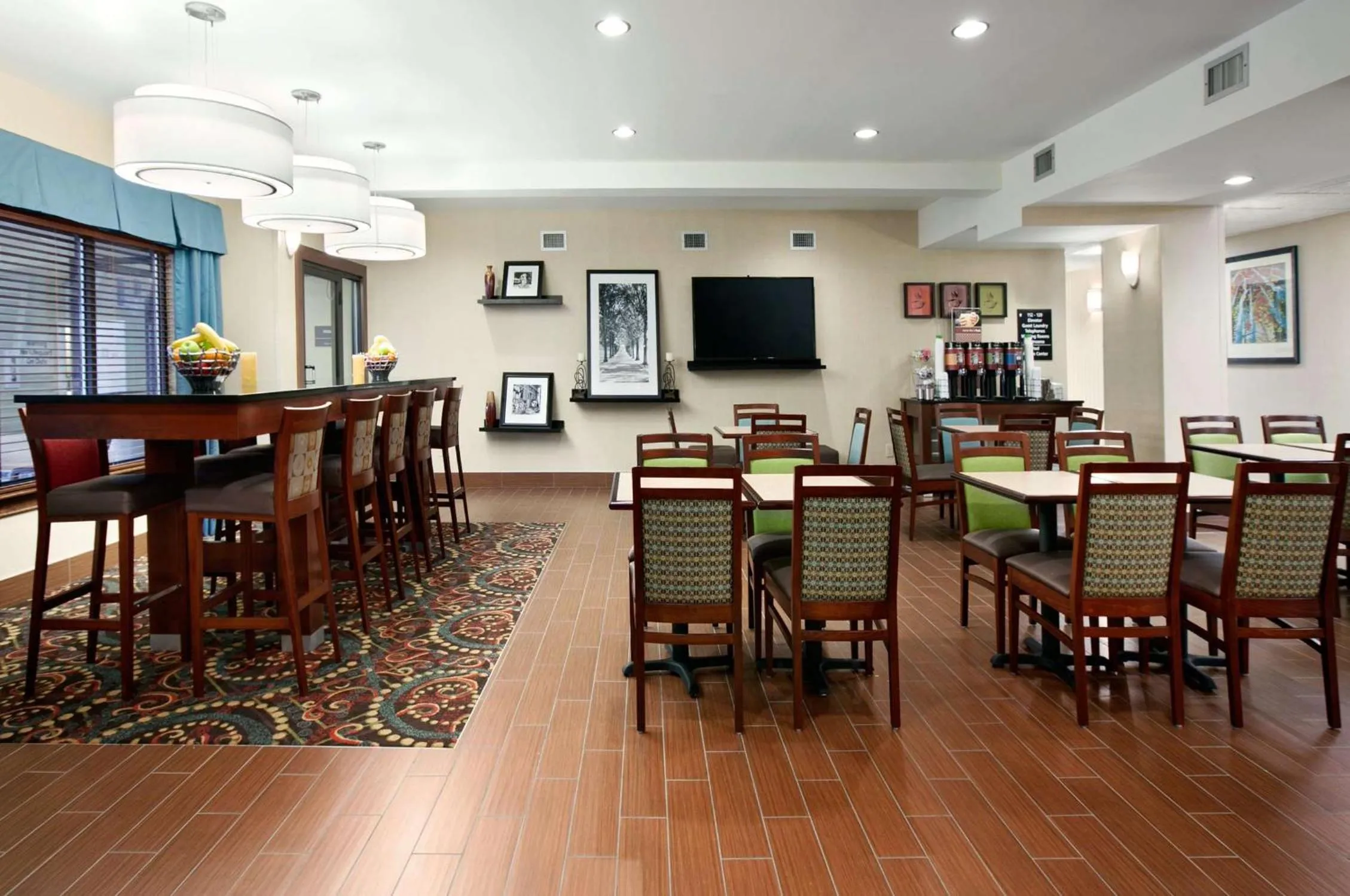 Dining area in Hampton Inn Atlanta-Stockbridge