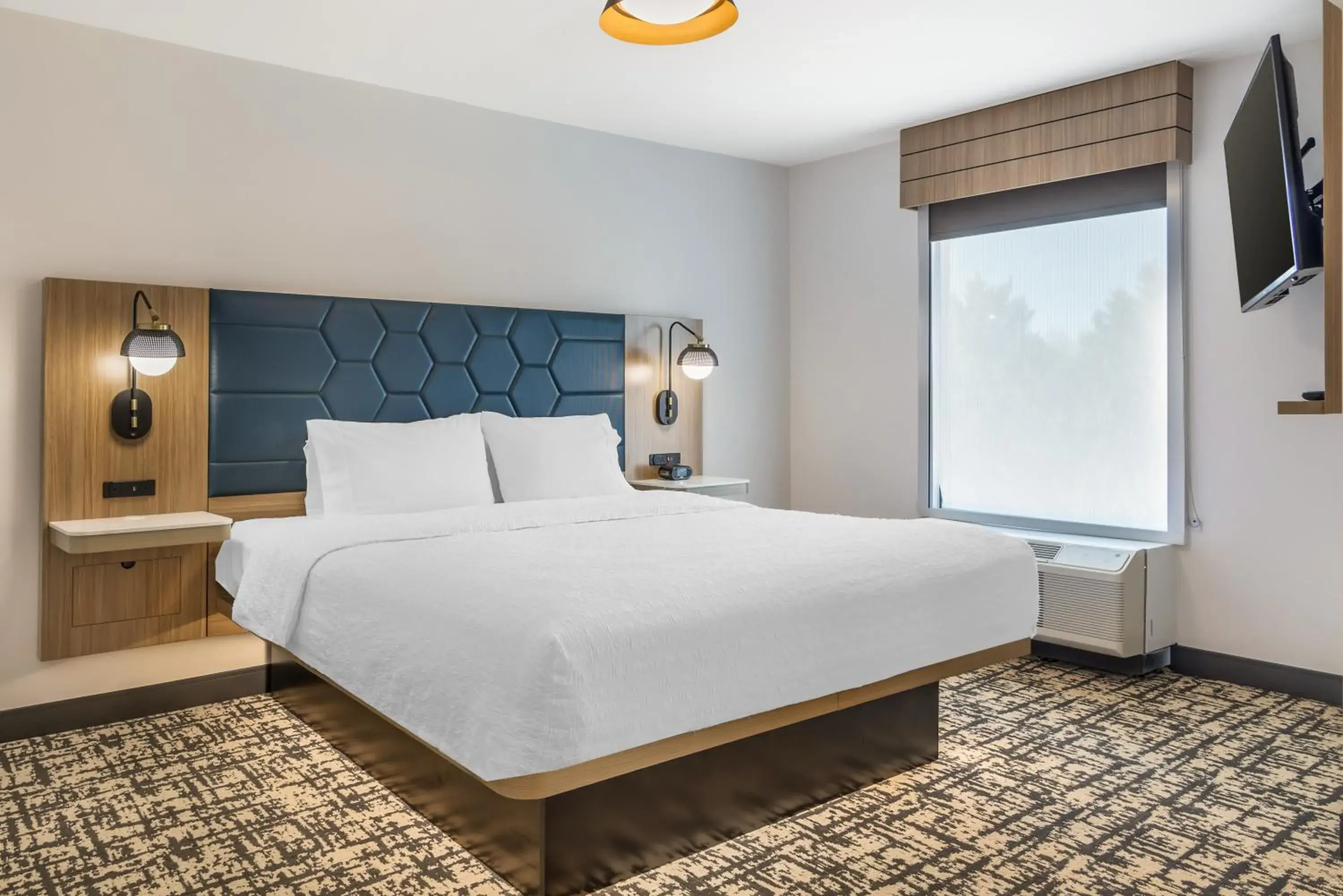 Bed in Hampton Inn Atlanta-Stockbridge Bed in Hampton Inn Atlanta-Stockbridge