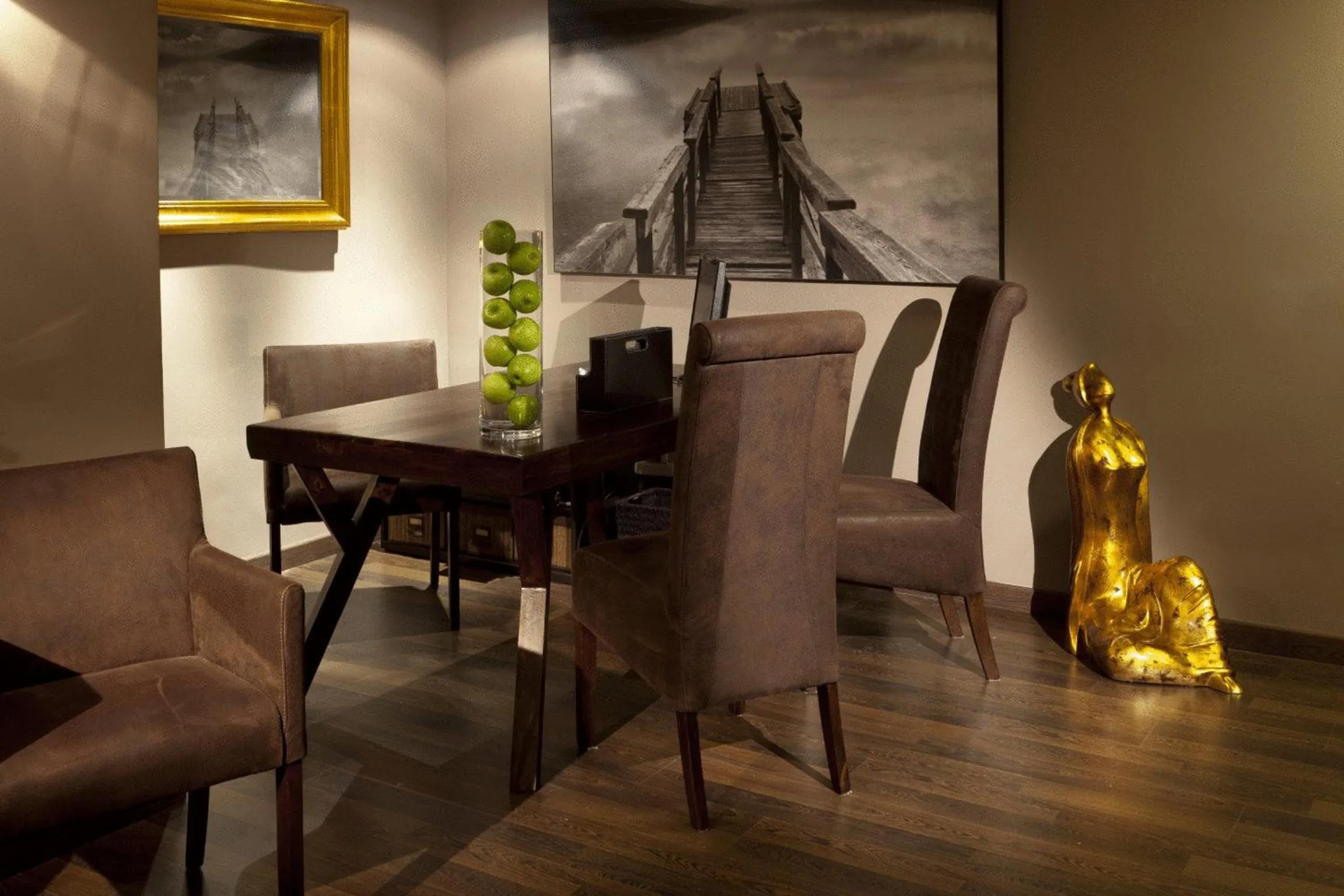 Dining area in THC Bergantin Hostel