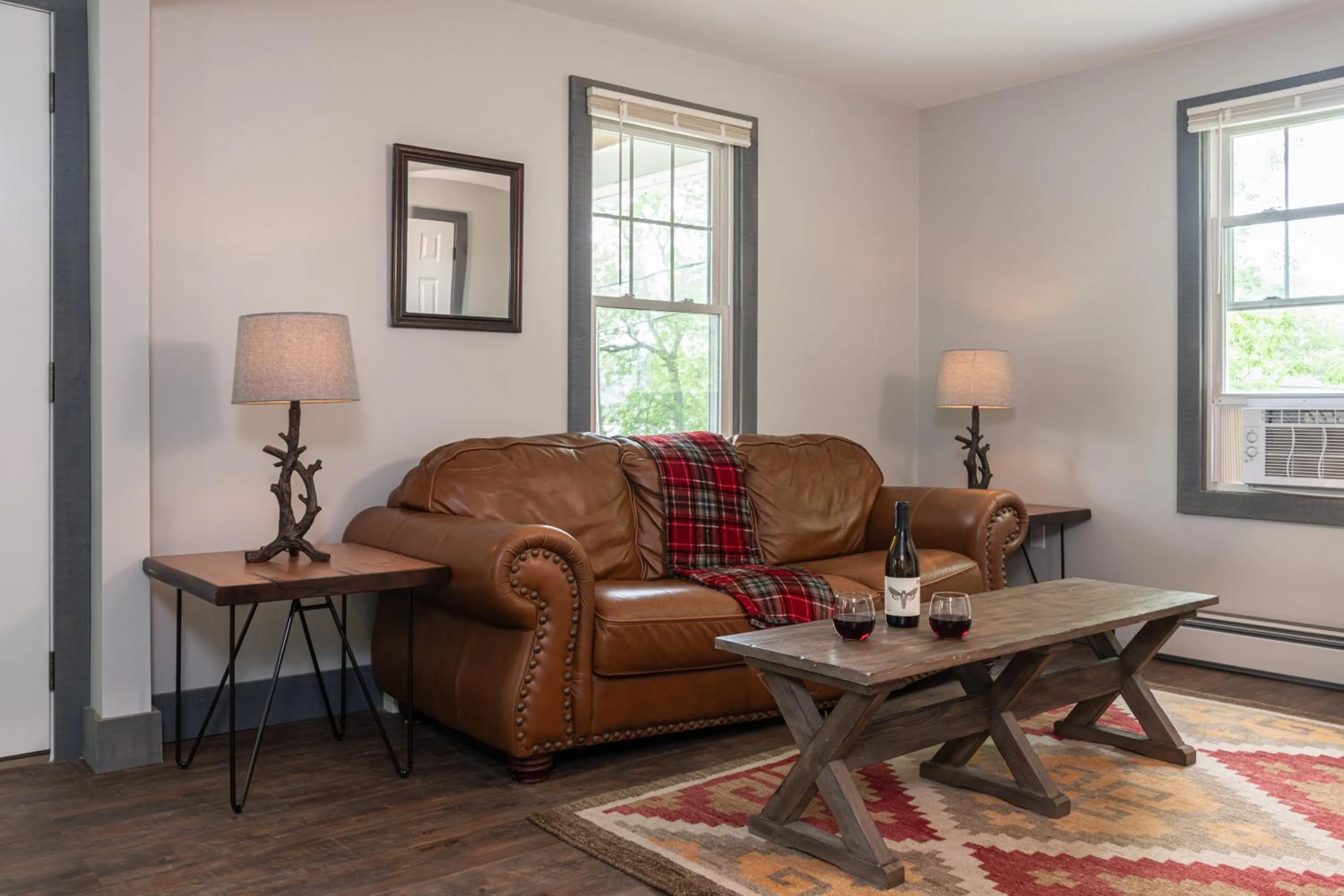Living room in Lake Bomoseen Lodge
