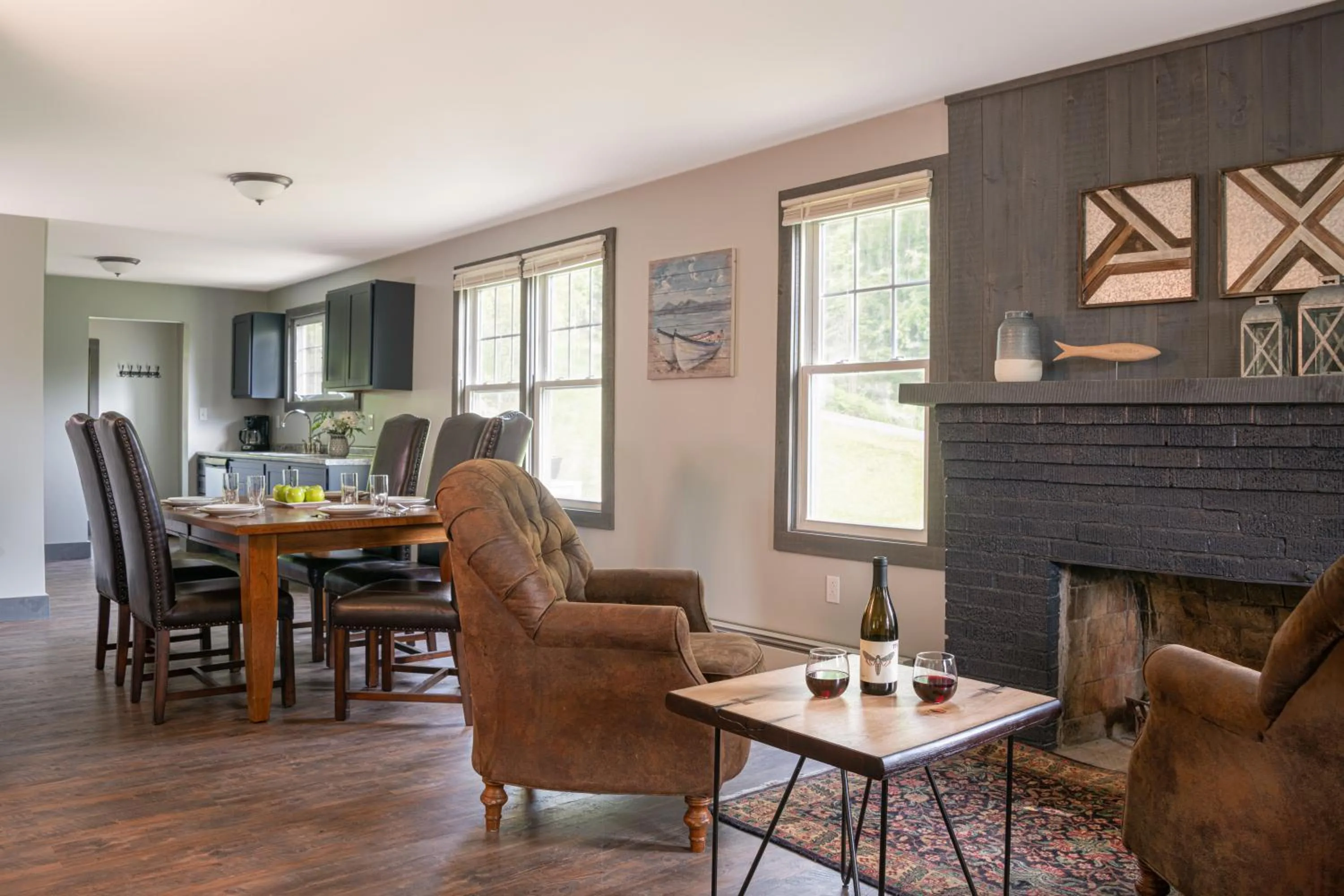 Seating area in Lake Bomoseen Lodge