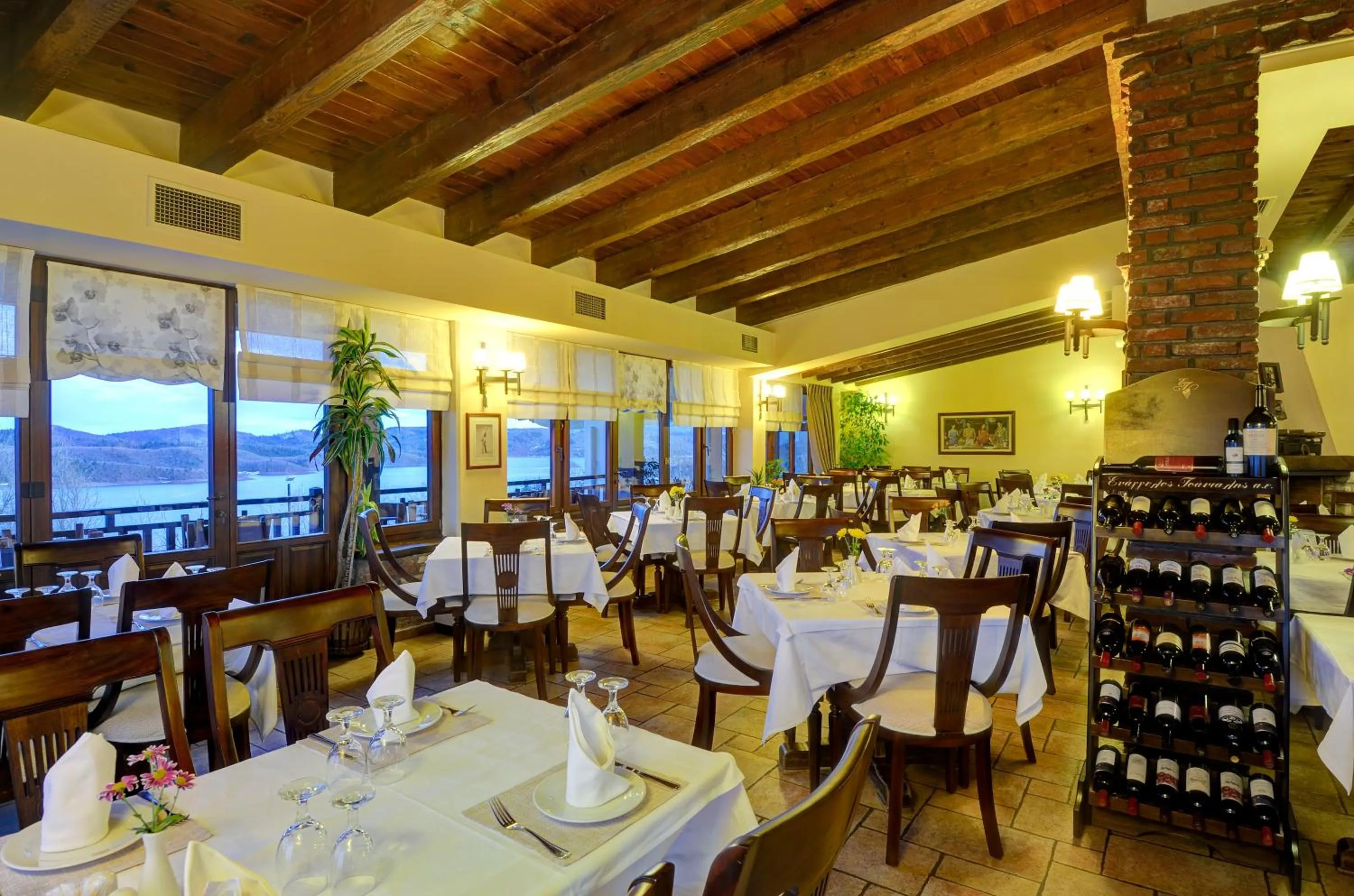 Restaurant/places to eat in Naiades Hotel Resort & Conference
