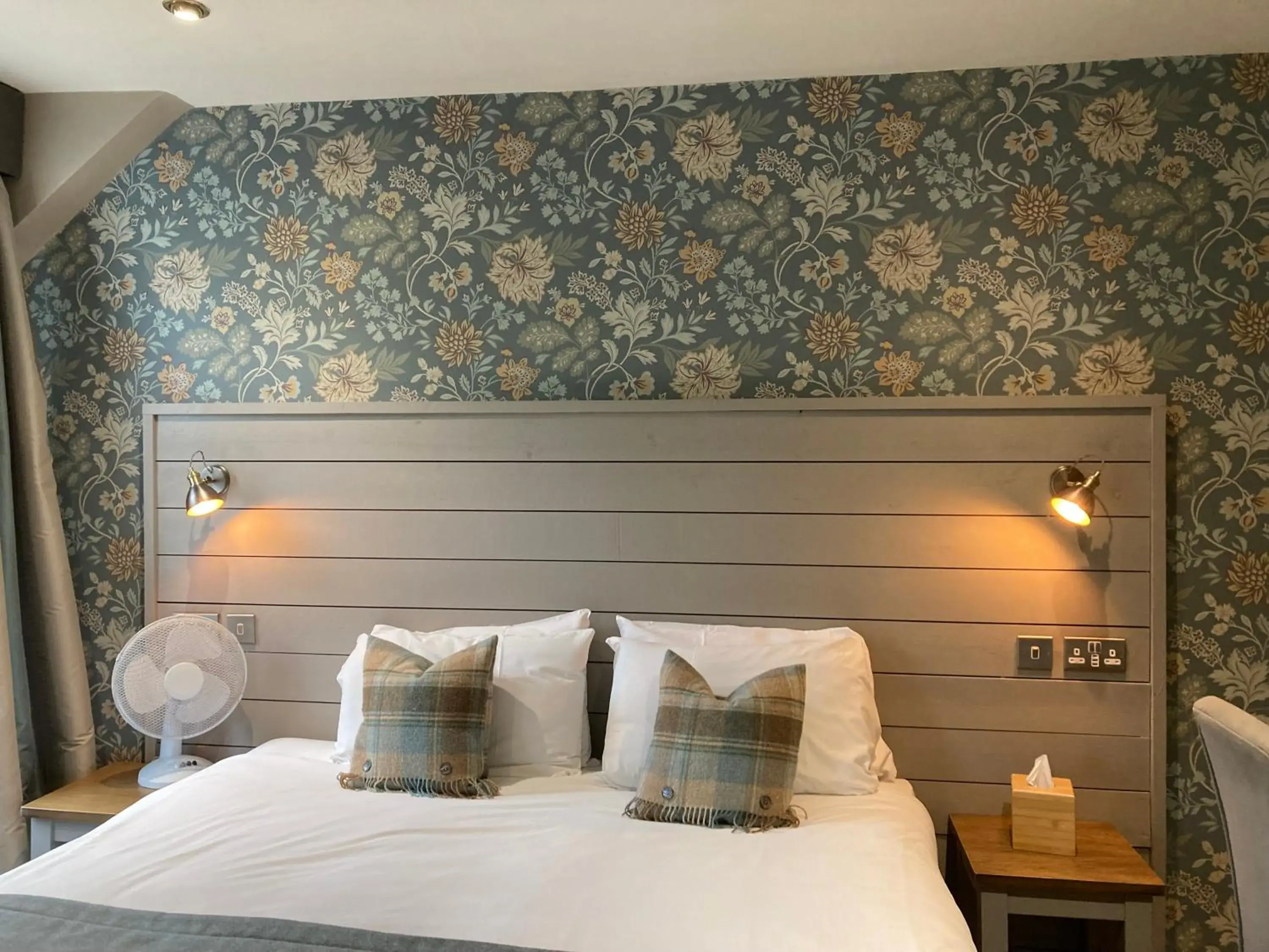 Double Room with Private Bathroom in West Port Hotel Double Room with Private Bathroom in West Port Hotel