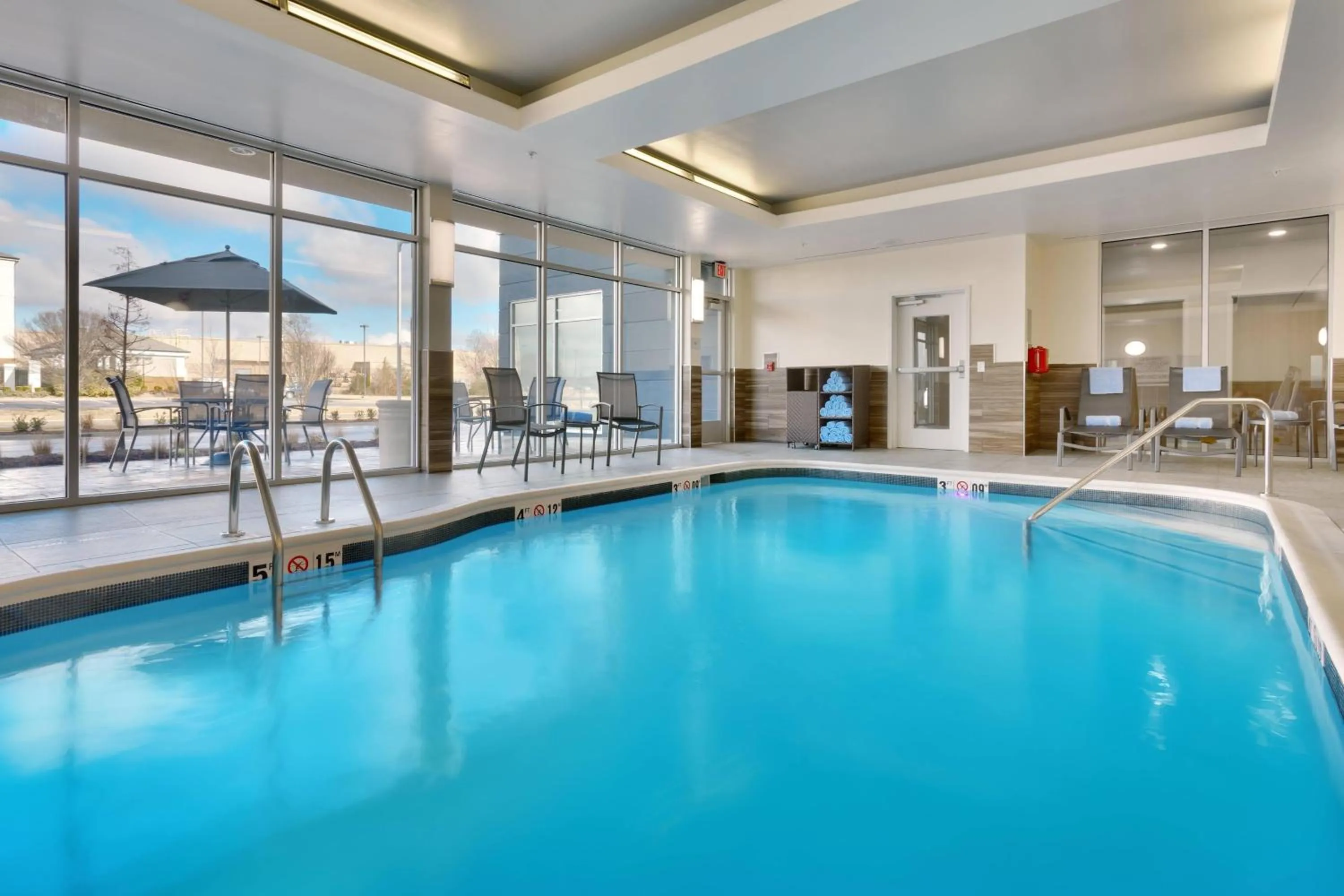 Swimming pool in Fairfield Inn & Suites by Marriott Fort Smith