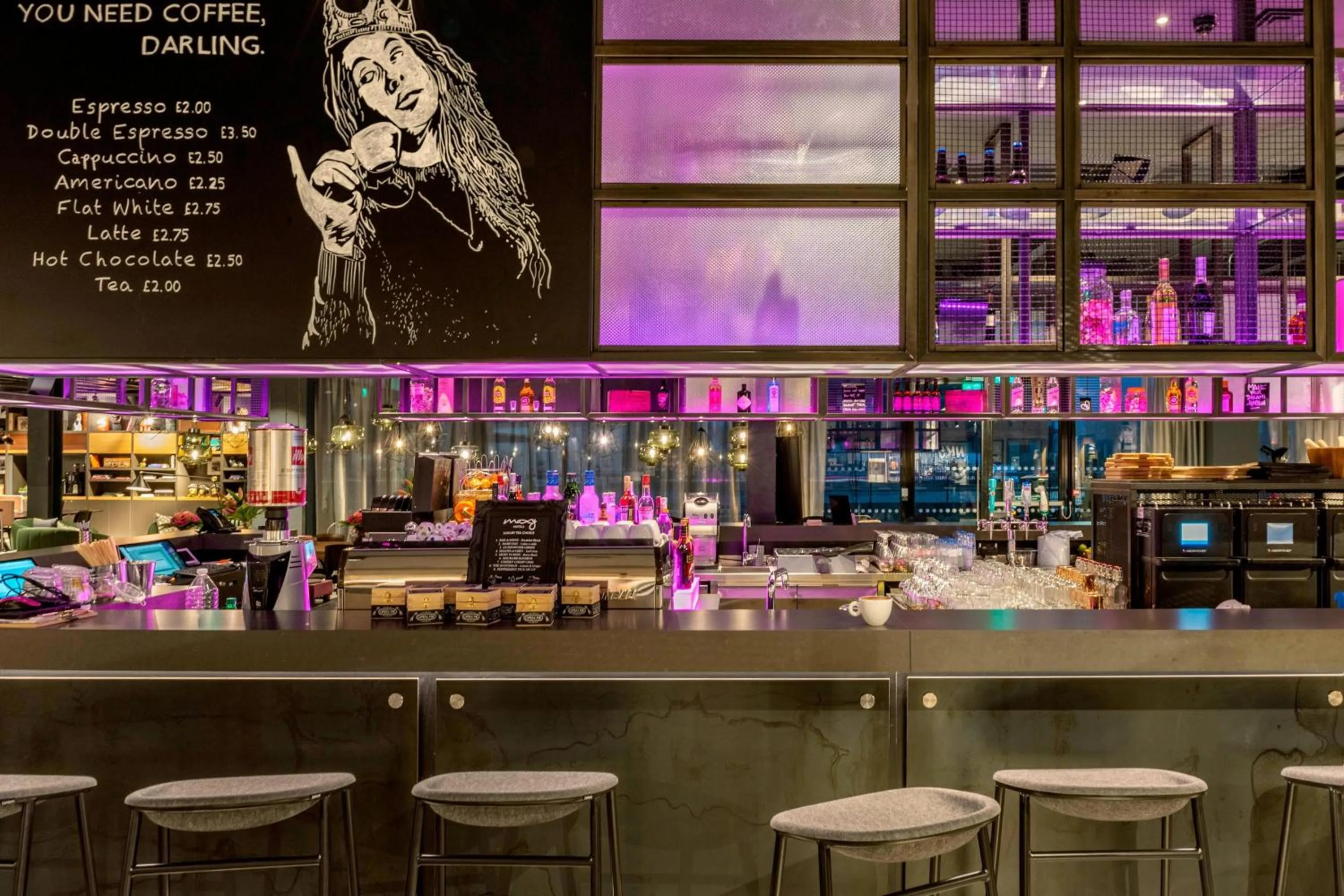 Lounge or bar in Moxy London Heathrow Airport