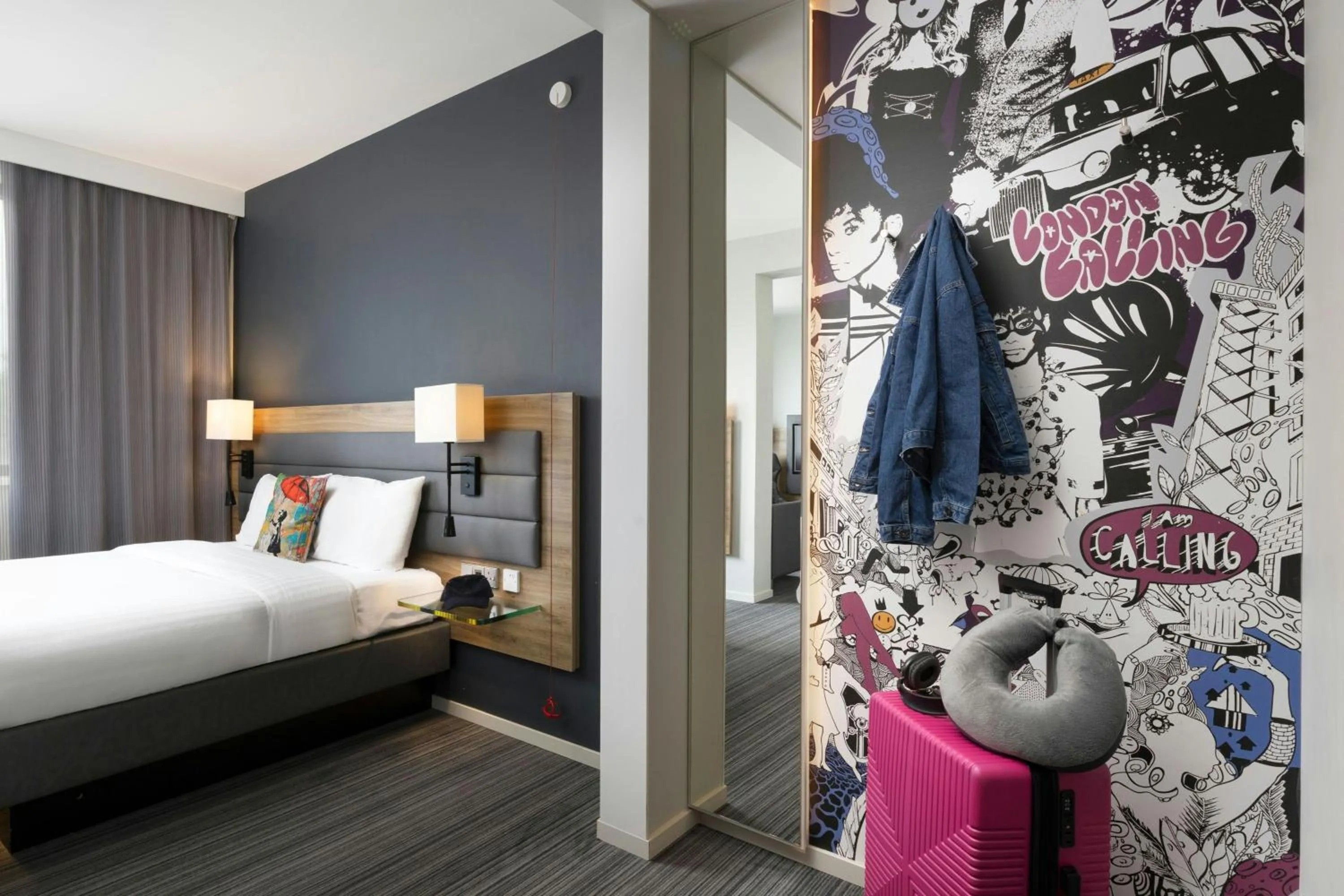 Photo of the whole room, Bed in Moxy London Heathrow Airport