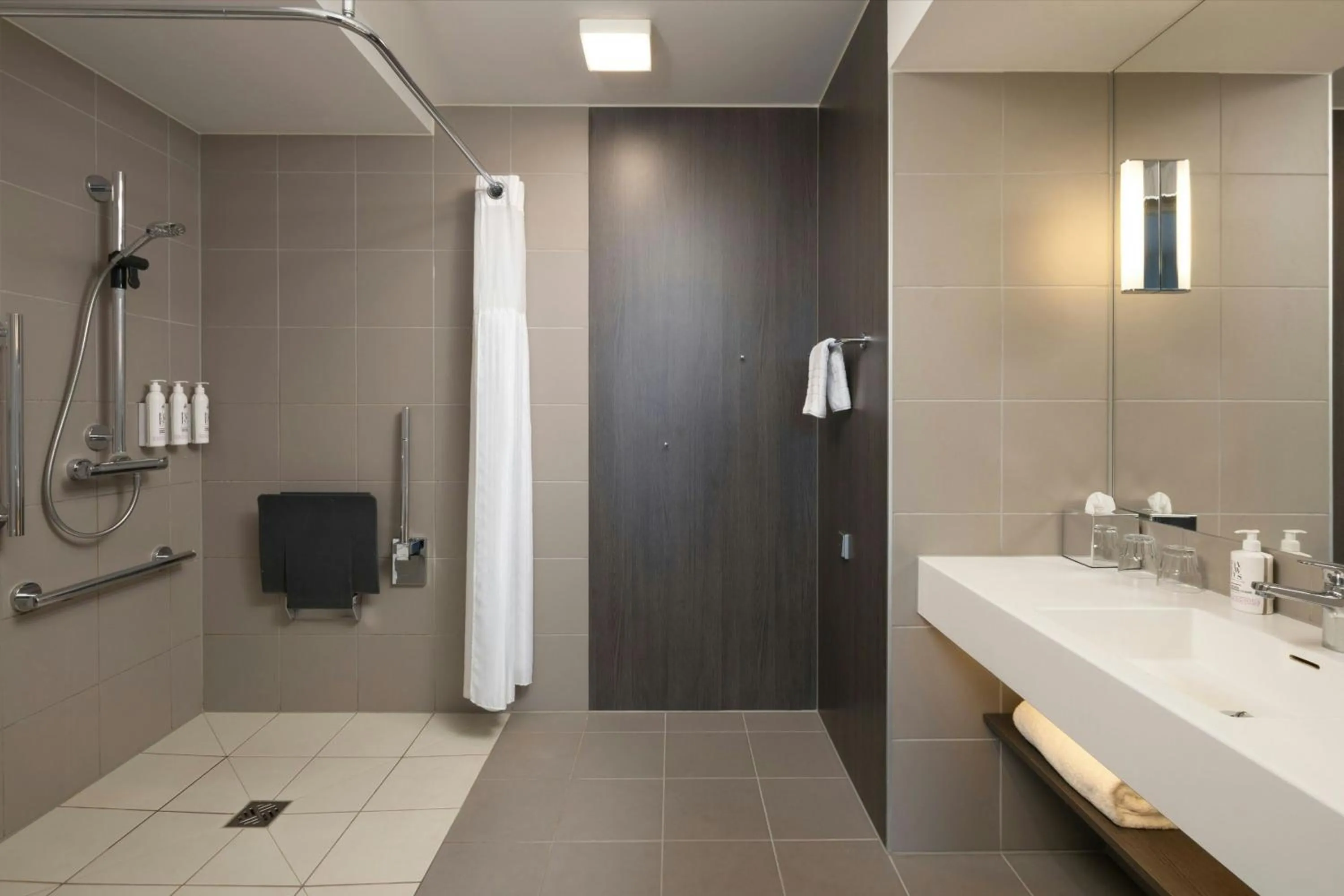 Photo of the whole room in Moxy London Heathrow Airport