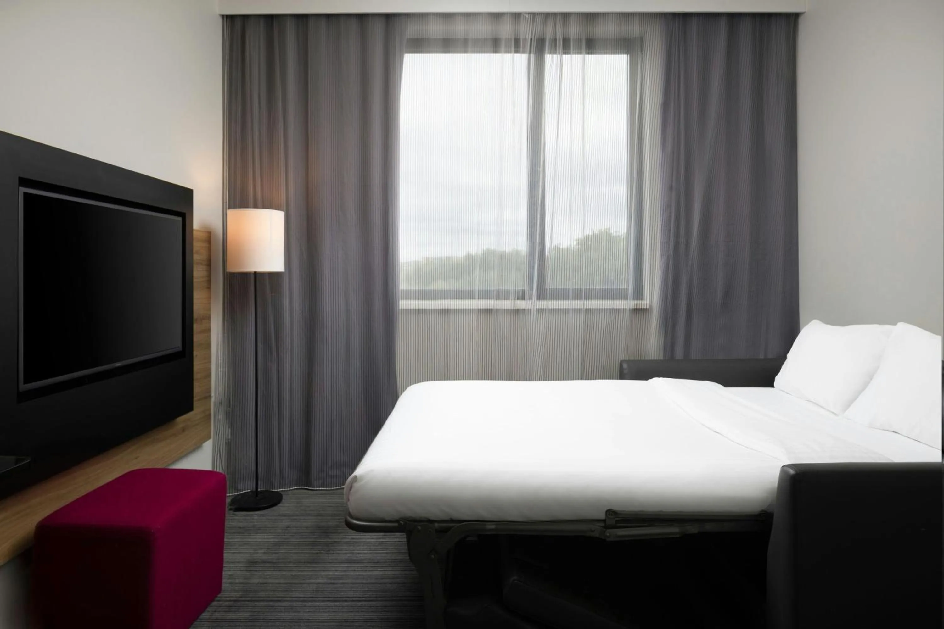 Photo of the whole room, Bed in Moxy London Heathrow Airport