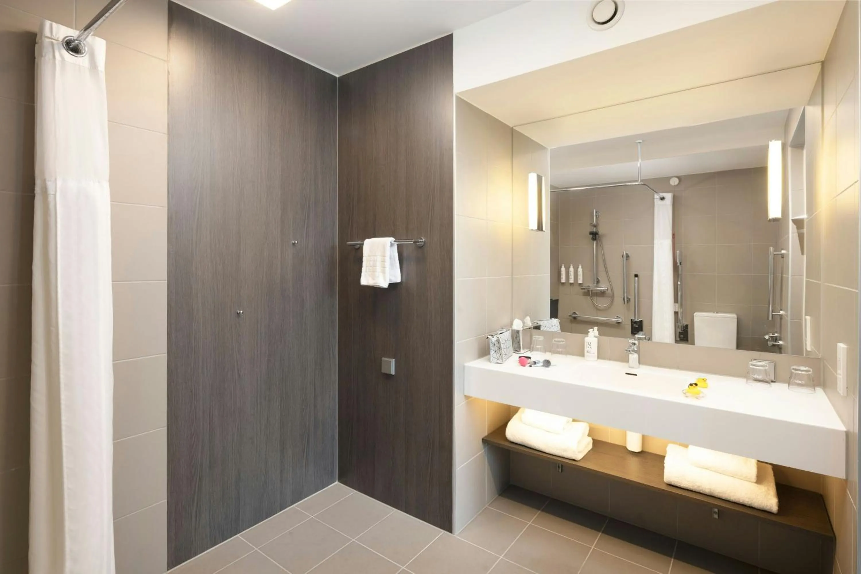 Photo of the whole room in Moxy London Heathrow Airport