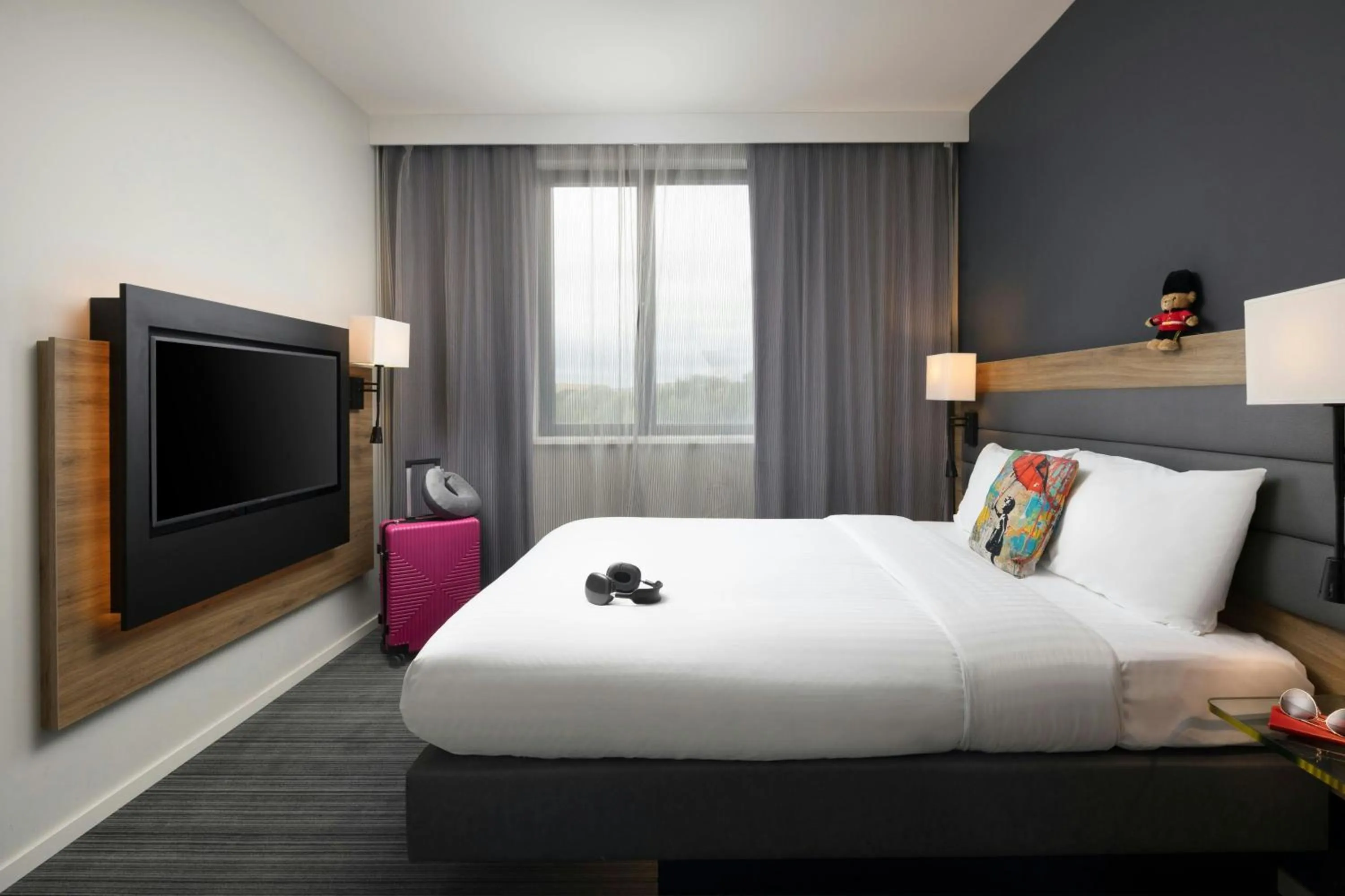 Photo of the whole room, Bed in Moxy London Heathrow Airport