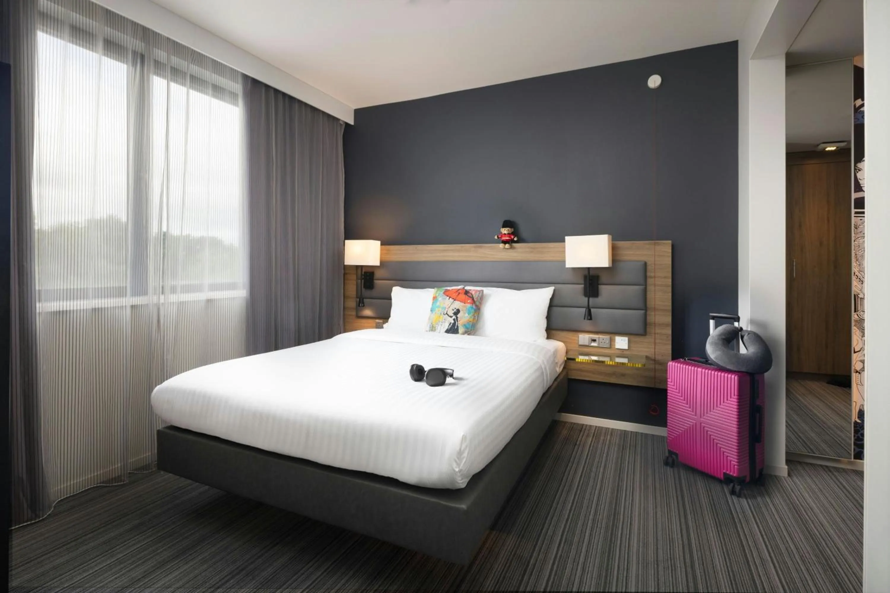 Photo of the whole room, Bed in Moxy London Heathrow Airport