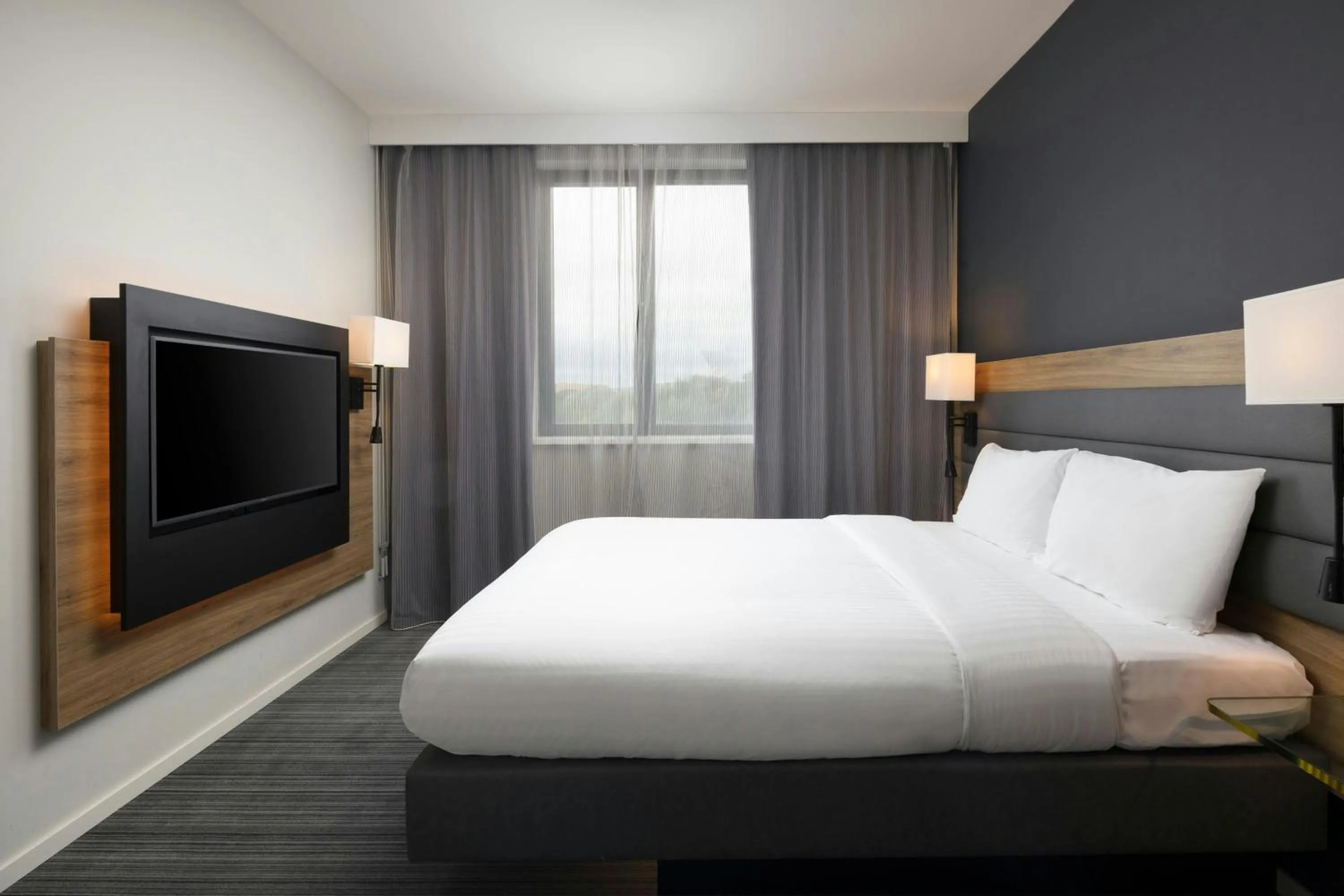 Photo of the whole room, Bed in Moxy London Heathrow Airport
