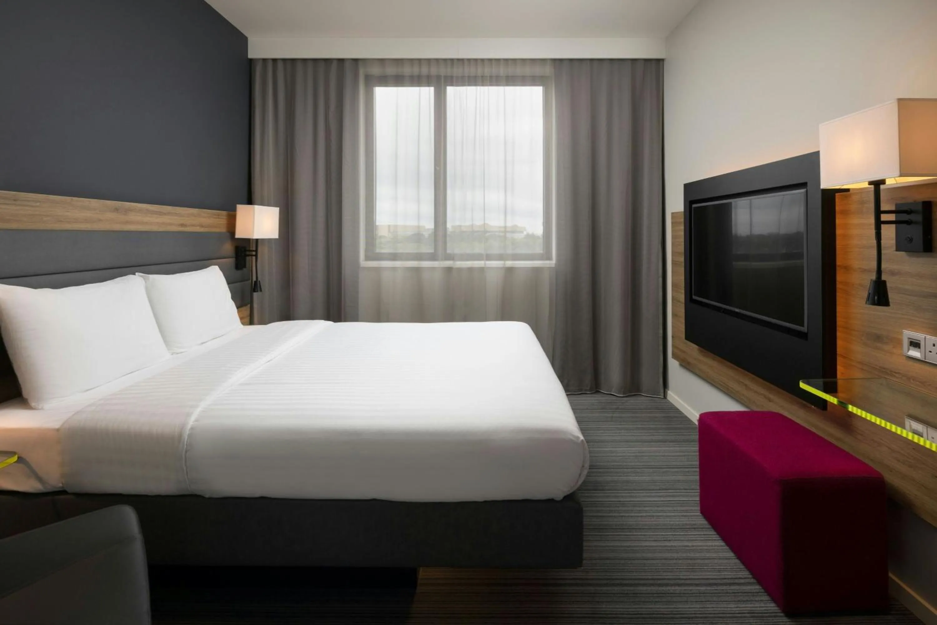 Photo of the whole room, Bed in Moxy London Heathrow Airport