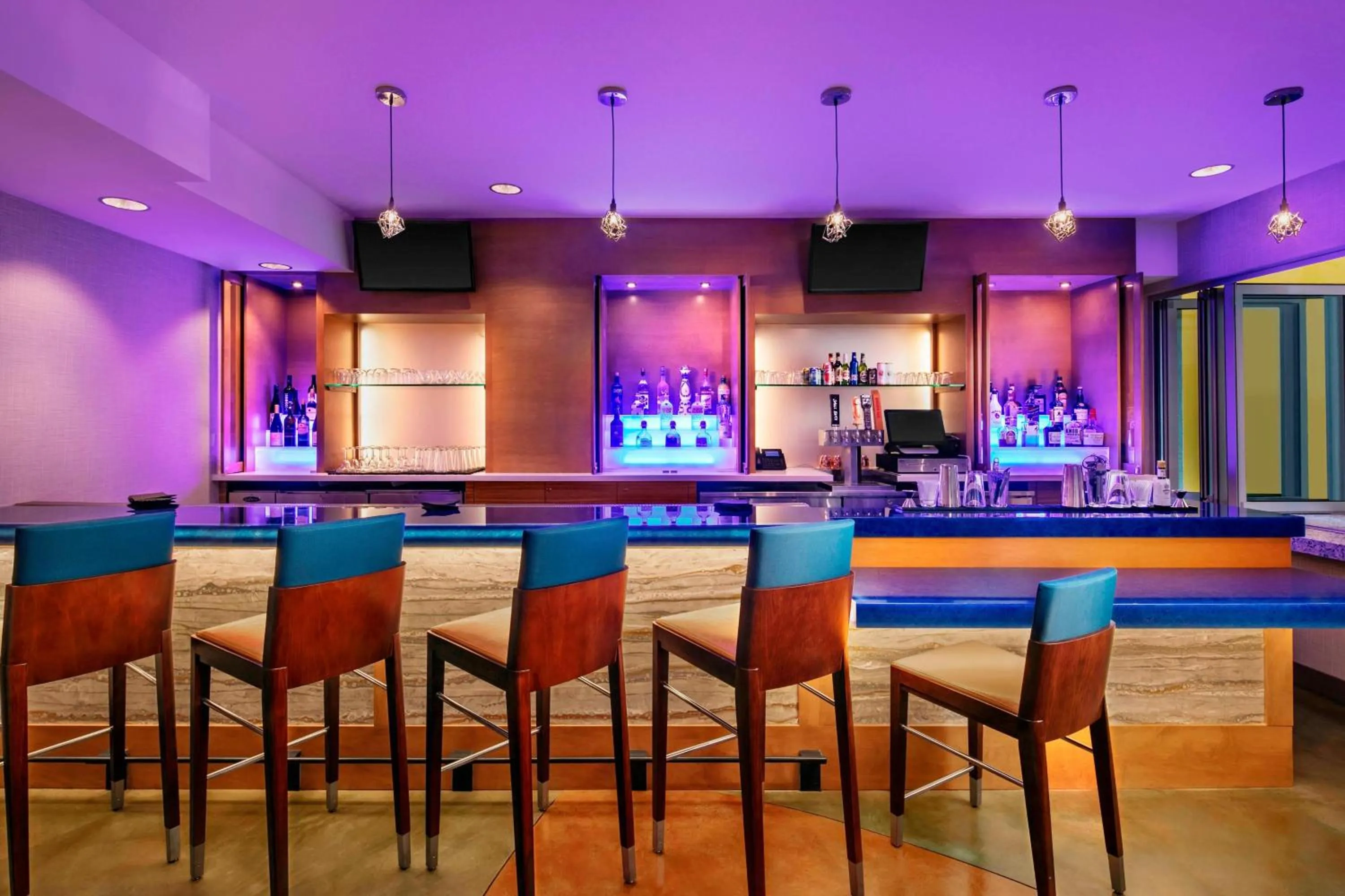 Lounge or bar in TownePlace Suites by Marriott San Diego Downtown