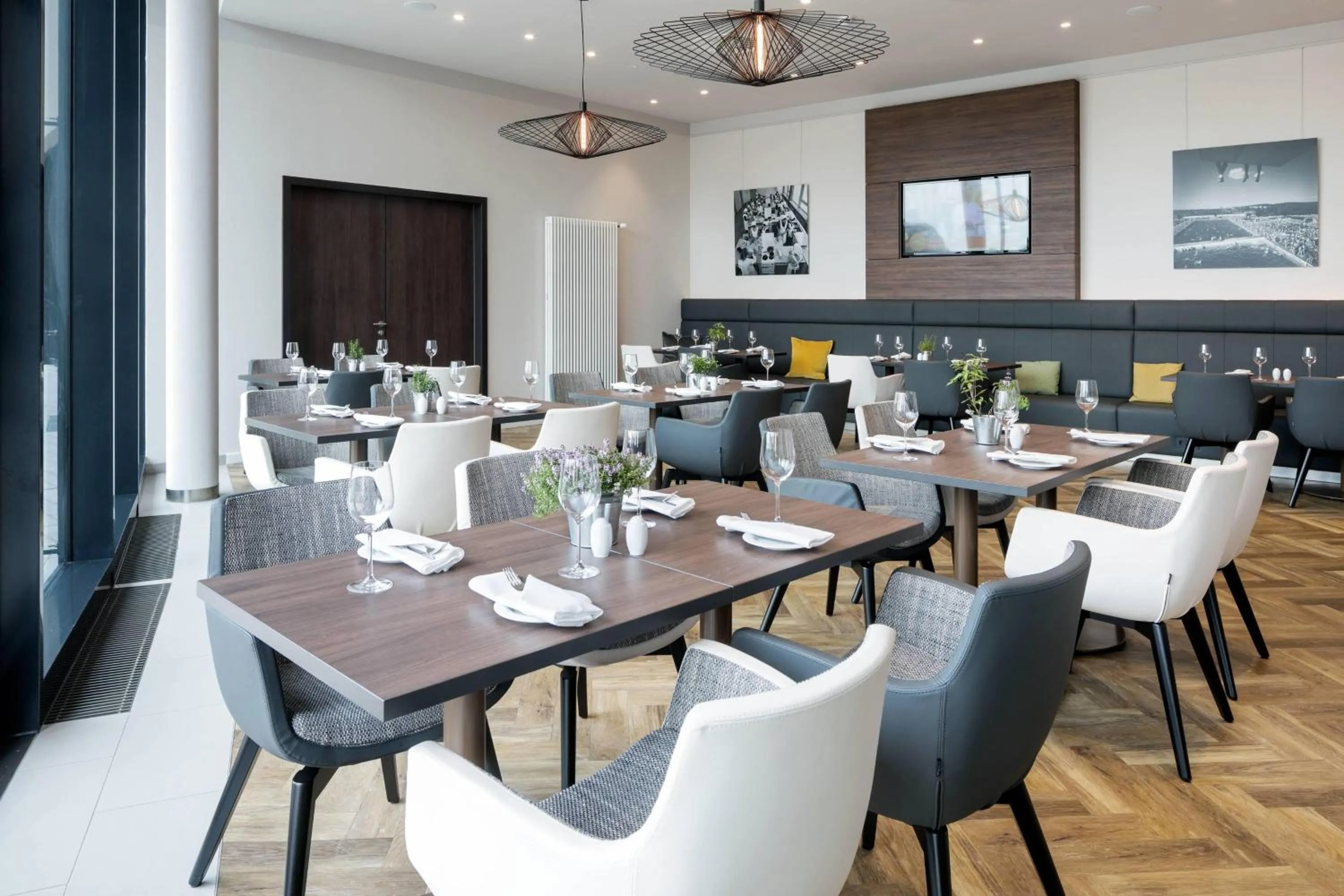 Lounge or bar in Courtyard by Marriott Wolfsburg