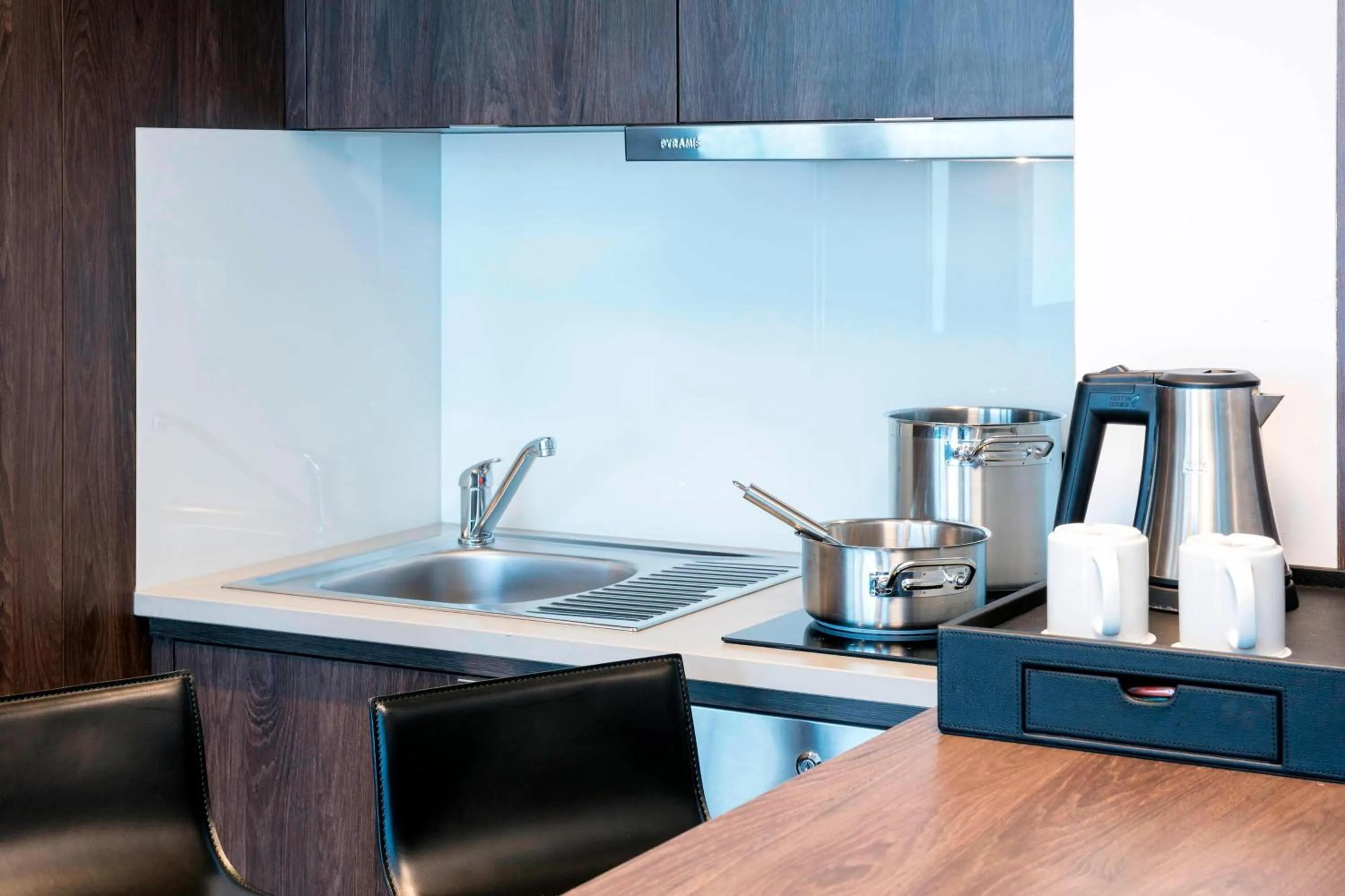 Kitchen or kitchenette in Courtyard by Marriott Wolfsburg