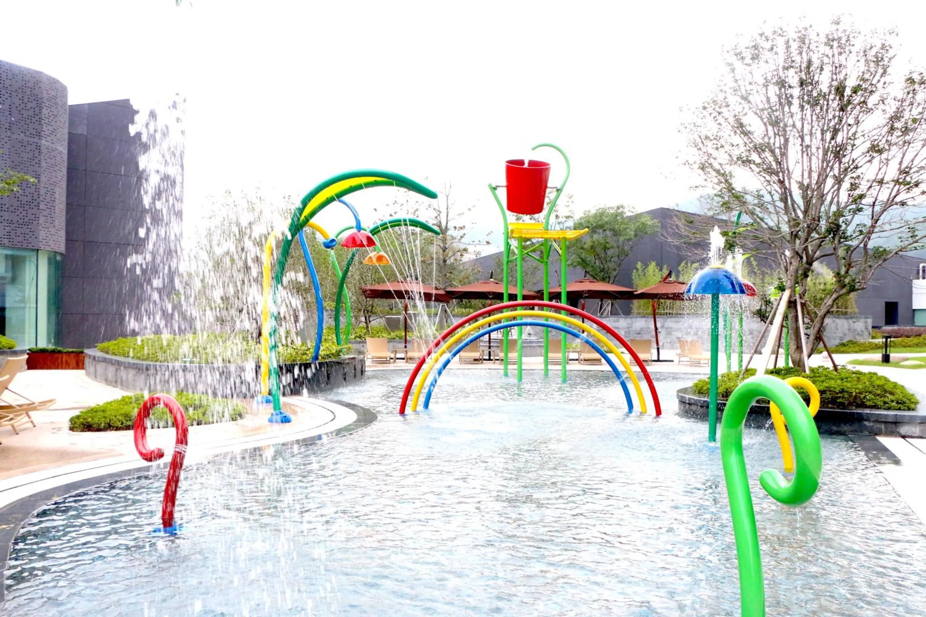 Swimming pool in Renaissance Suzhou Taihu Lake Hotel