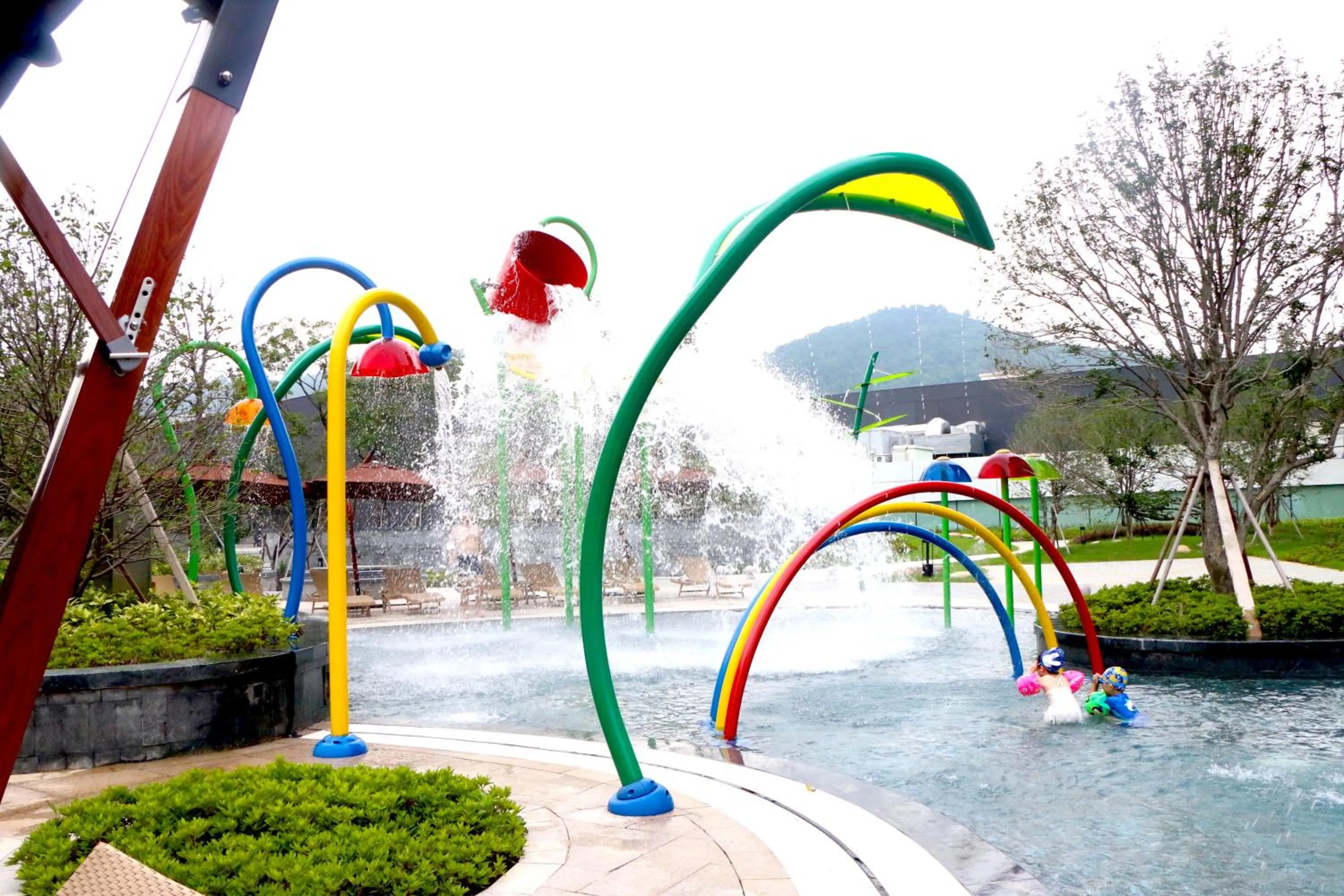 Swimming pool in Renaissance Suzhou Taihu Lake Hotel