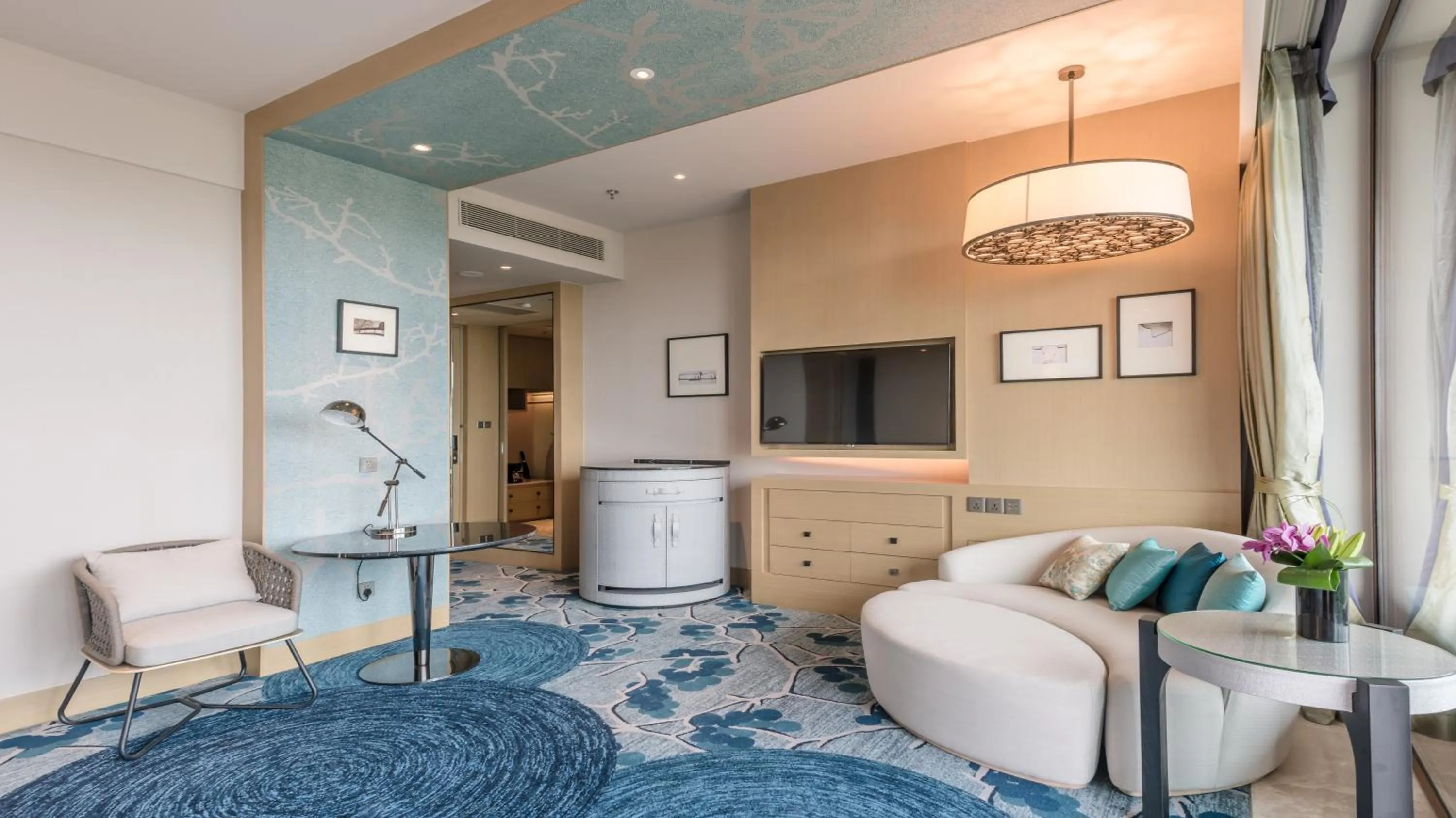 Seating area in Renaissance Suzhou Taihu Lake Hotel