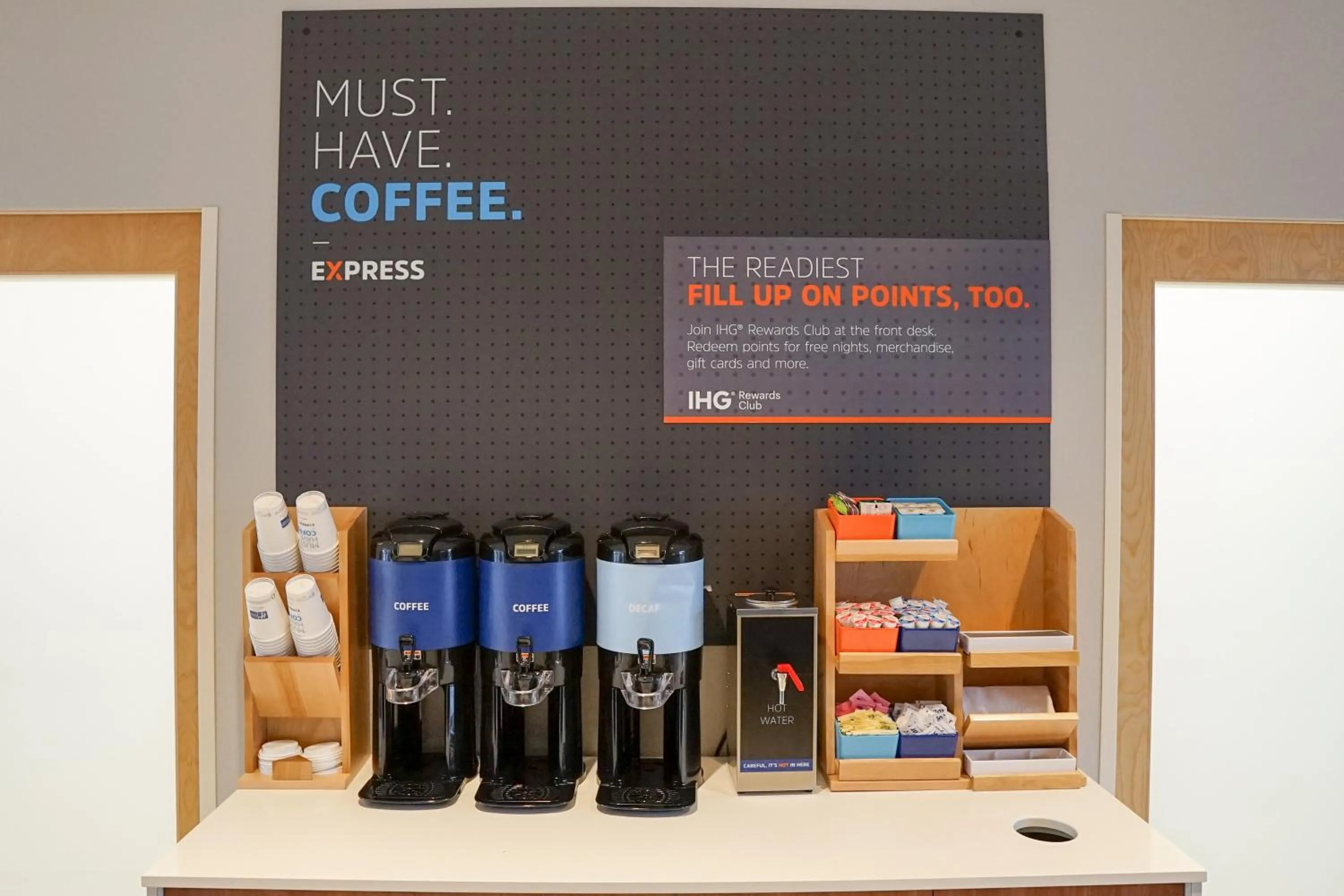 Restaurant/places to eat in Holiday Inn Express & Suites - Aurora Medical Campus by IHG