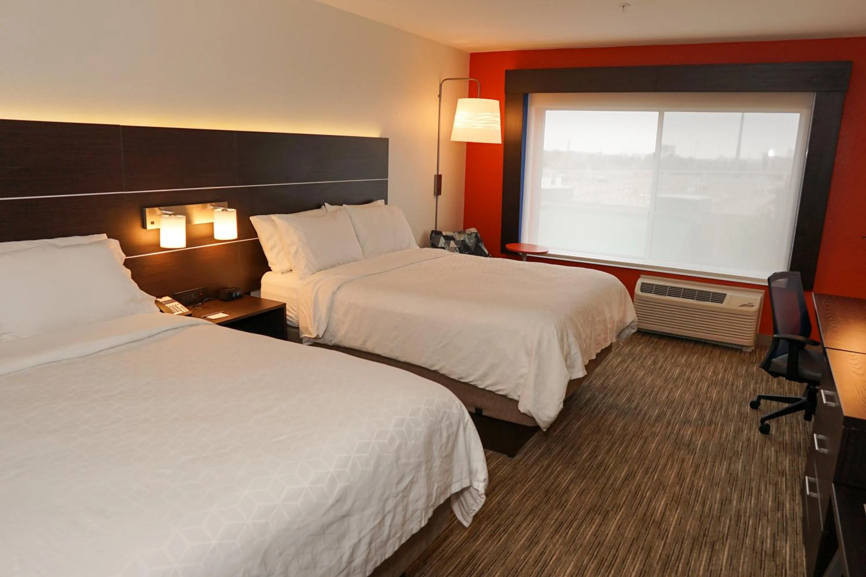 Photo of the whole room, Bed in Holiday Inn Express & Suites - Aurora Medical Campus by IHG