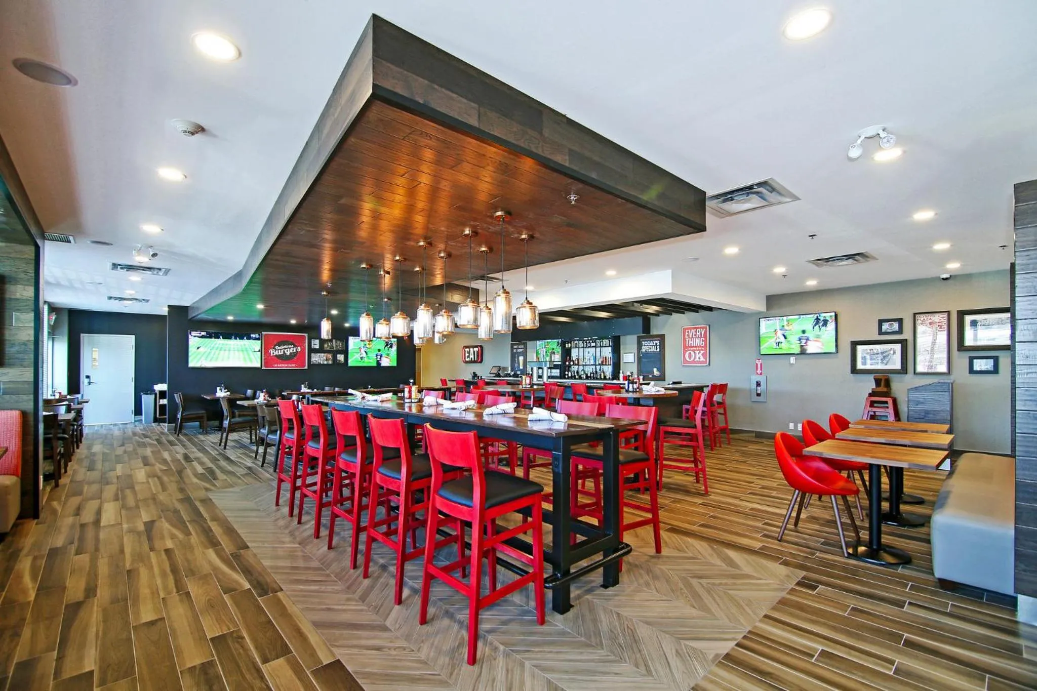 Restaurant/places to eat in Holiday Inn Hotel & Suites - Calgary Airport North by IHG