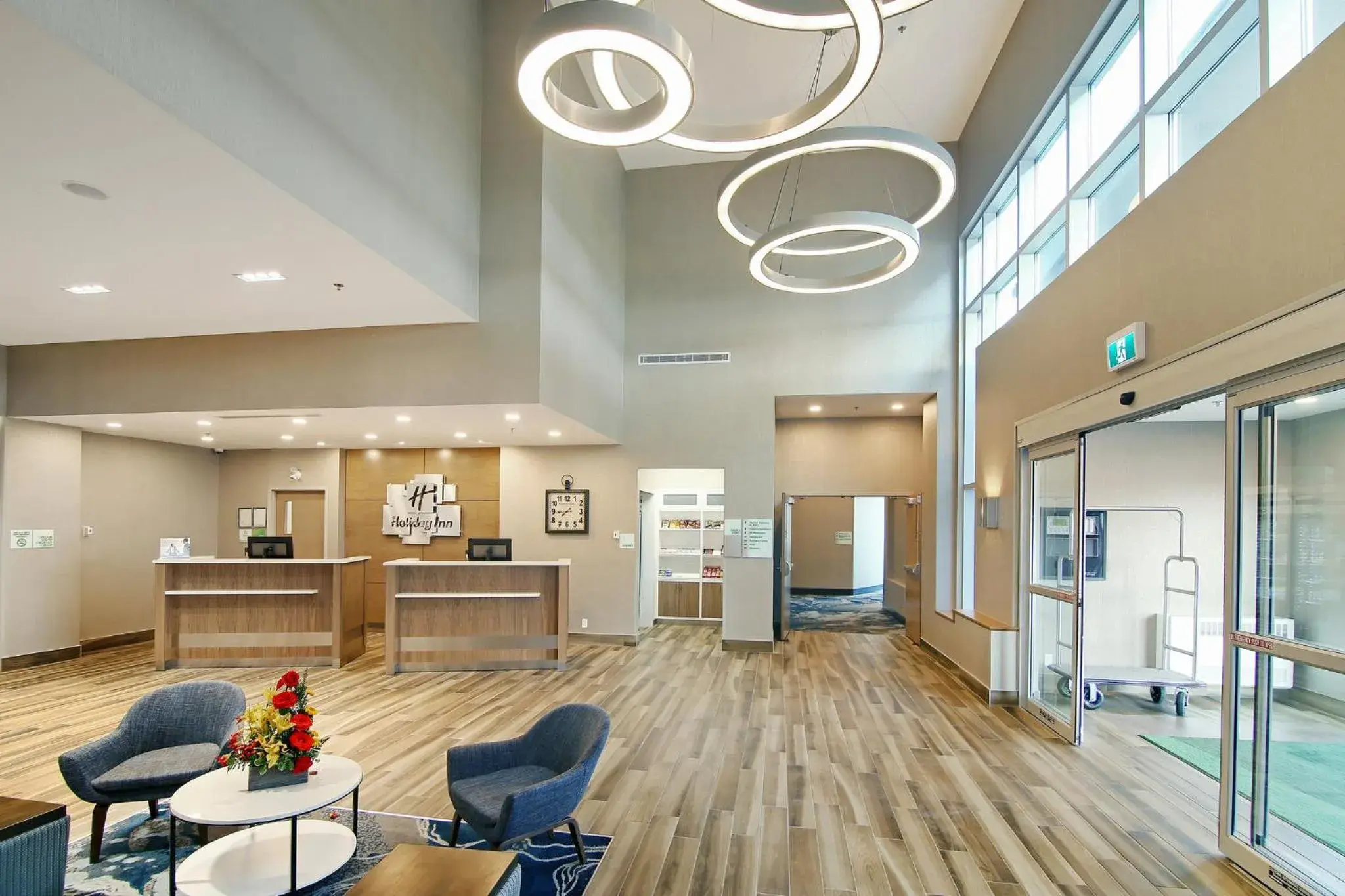 Property building in Holiday Inn Hotel & Suites - Calgary Airport North by IHG Property building in Holiday Inn Hotel & Suites - Calgary Airport North by IHG