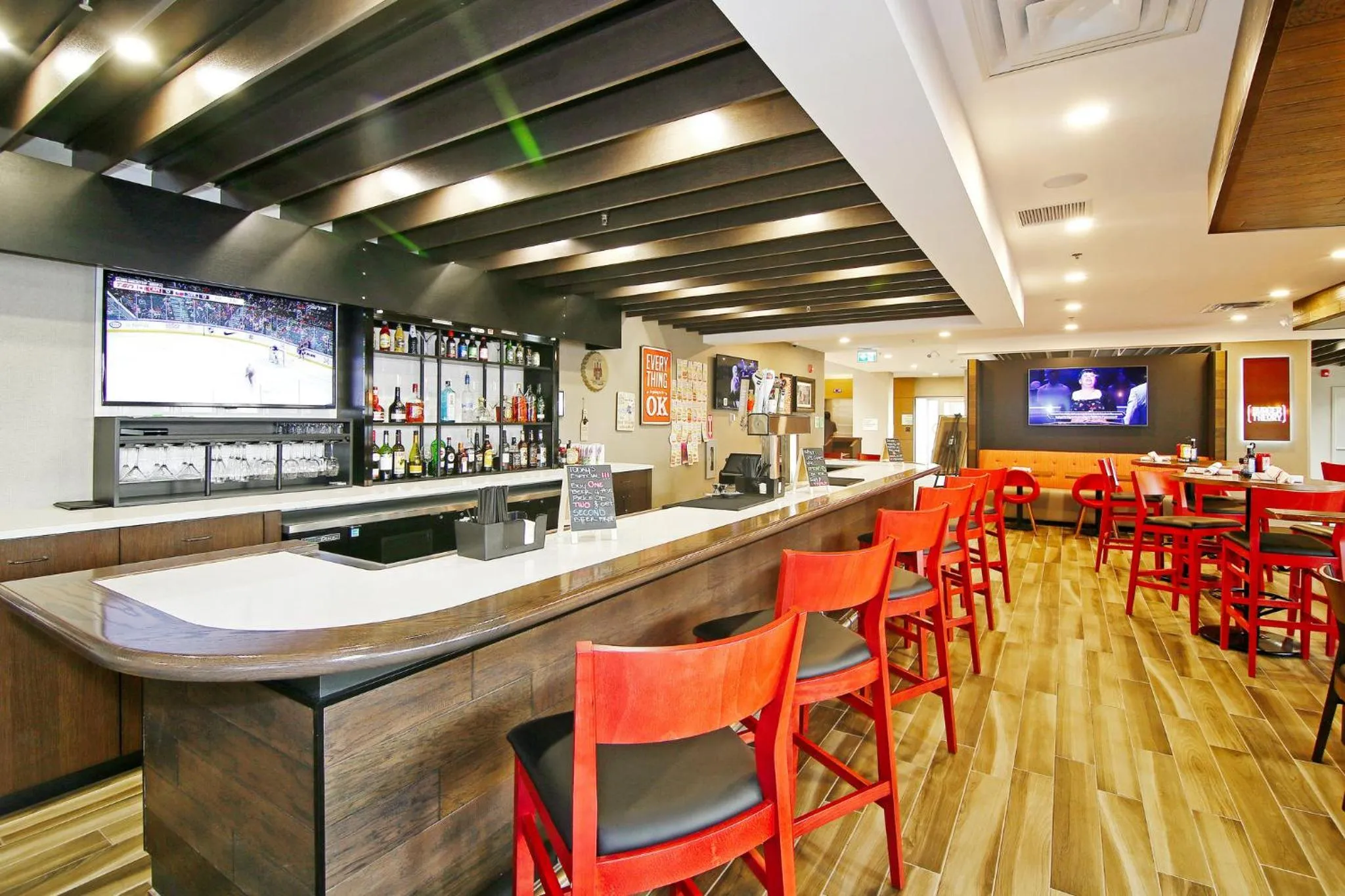 Restaurant/places to eat in Holiday Inn Hotel & Suites - Calgary Airport North by IHG